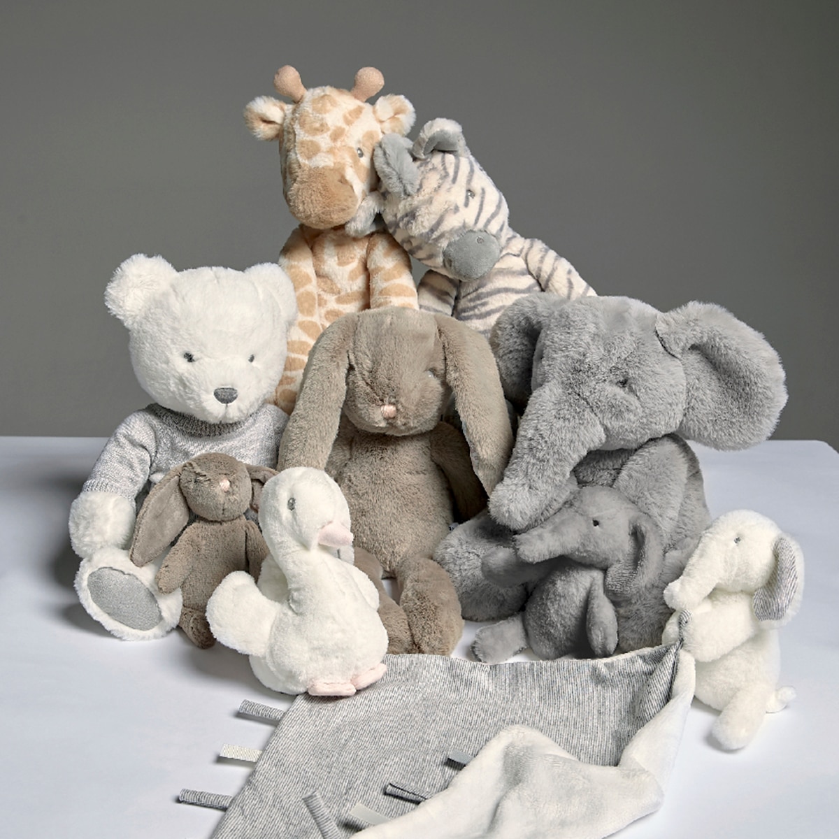 Peluche Mamas & Papas Archie the Elephant gris Gris-5
