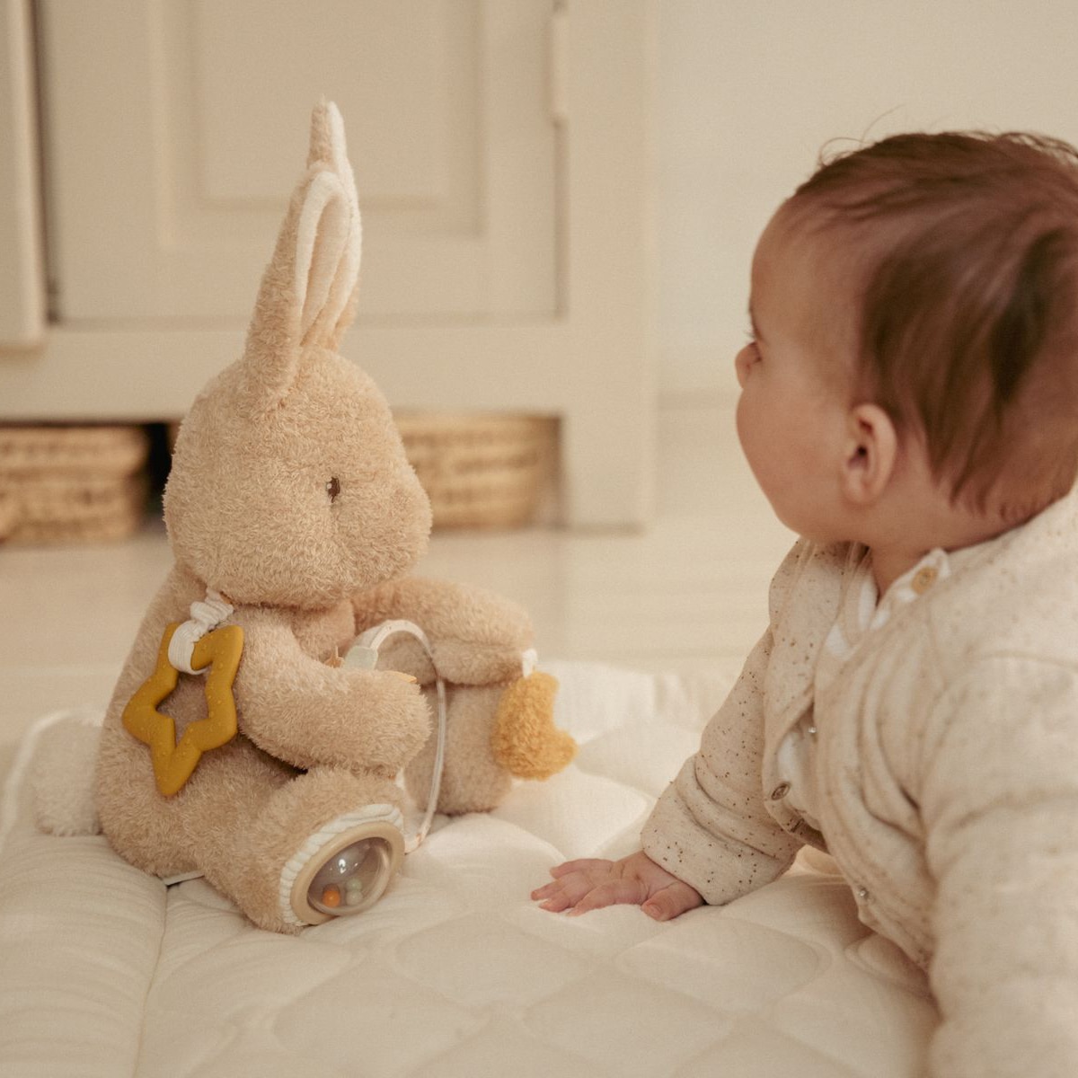 Peluche coelho de atividades Little Dutch 25 cm Newborn Naturals Bege Serra-9