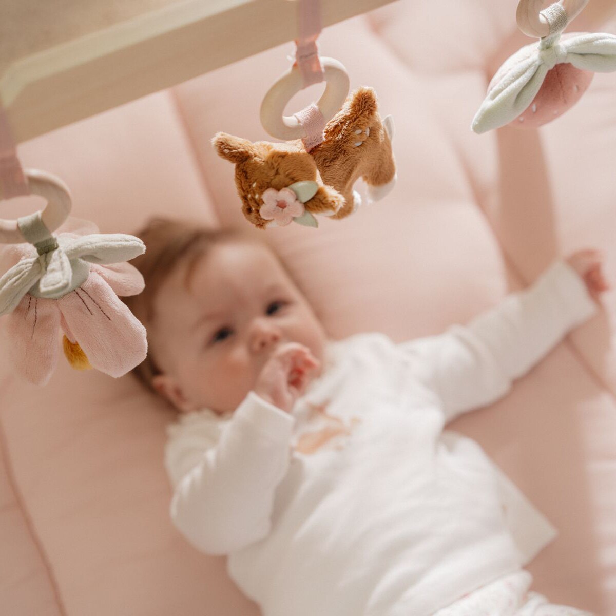 Arco juegos madera Little Dutch babygym con juguetes Rosa claro-3