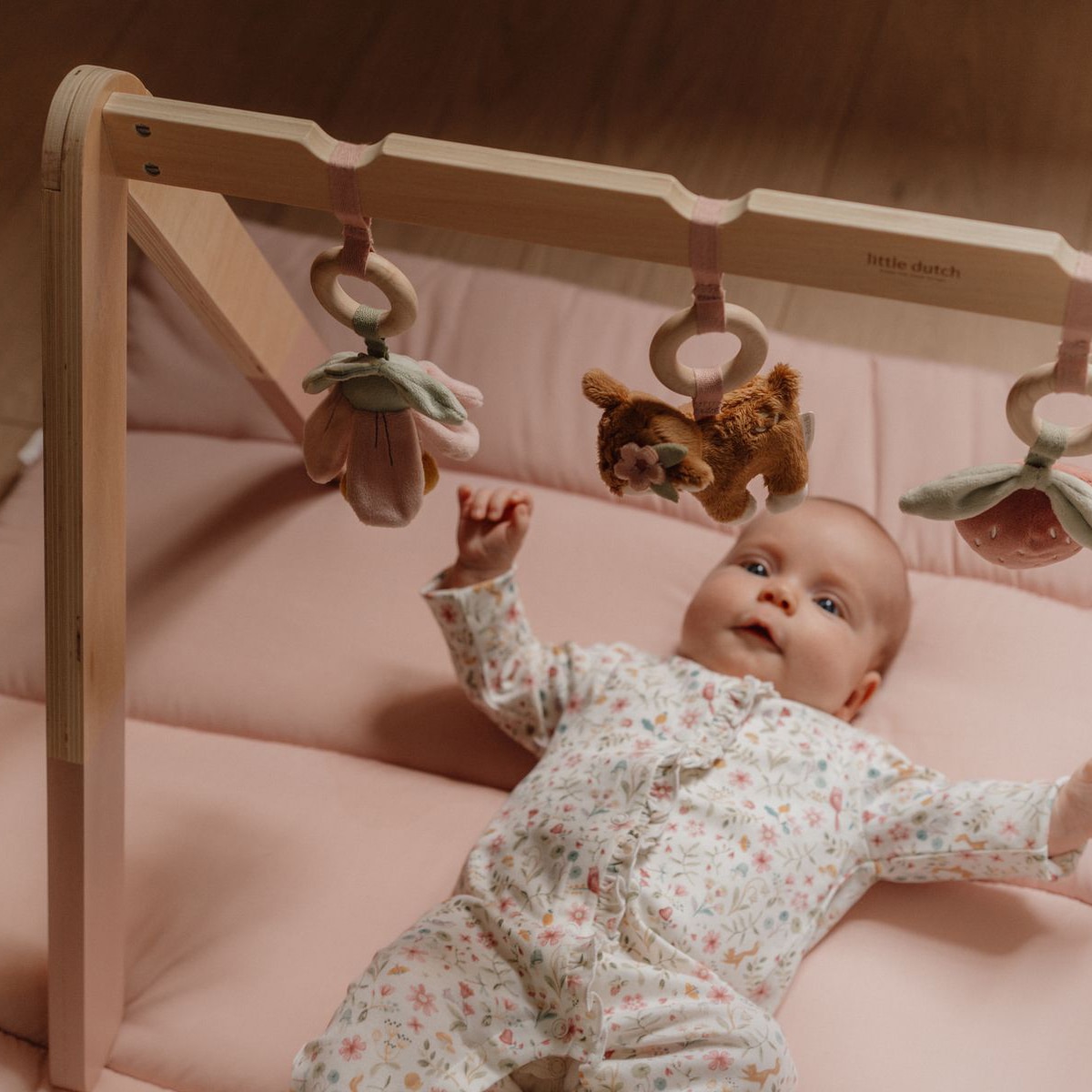 Arco juegos madera Little Dutch babygym con juguetes Rosa claro-9