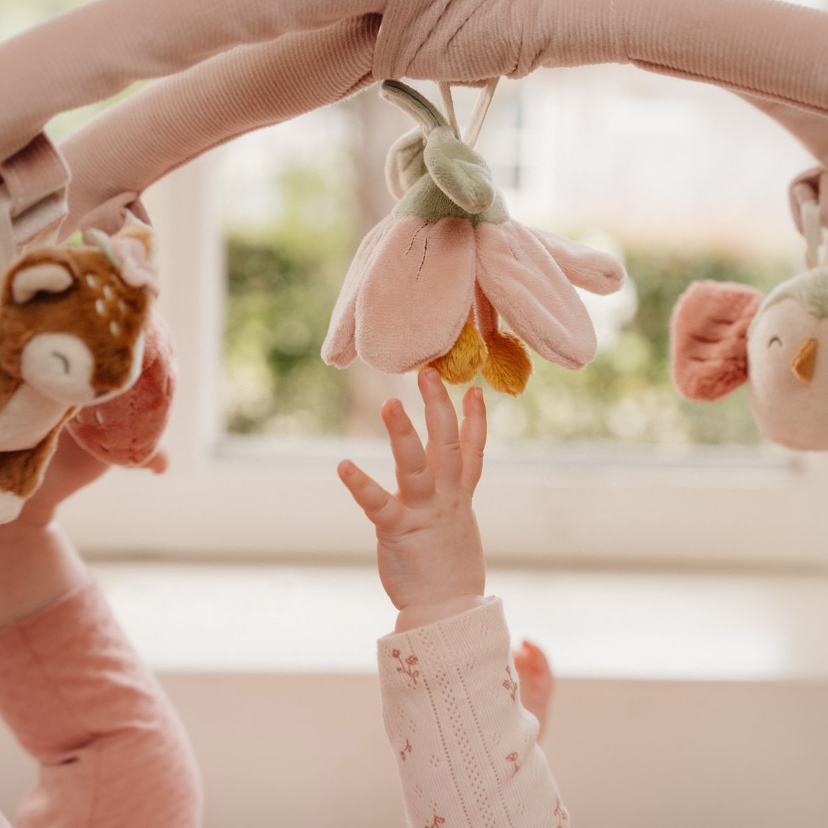 Manta de atividades Little Dutch com arco de jogos Rosa-claro-8