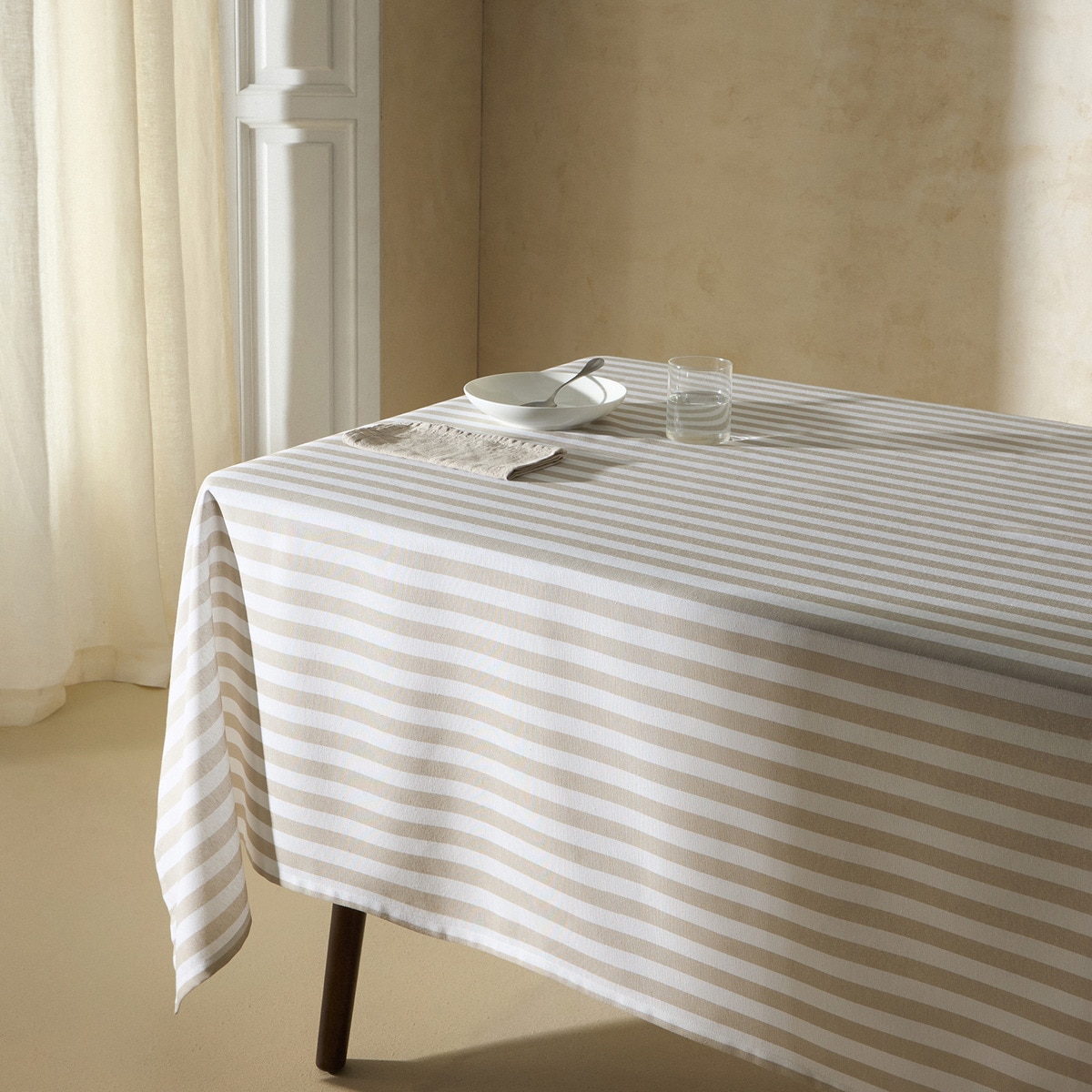 Imagen 0 de Mantel antimanchas resinado Raya Gaia Basics El Corte Inglés