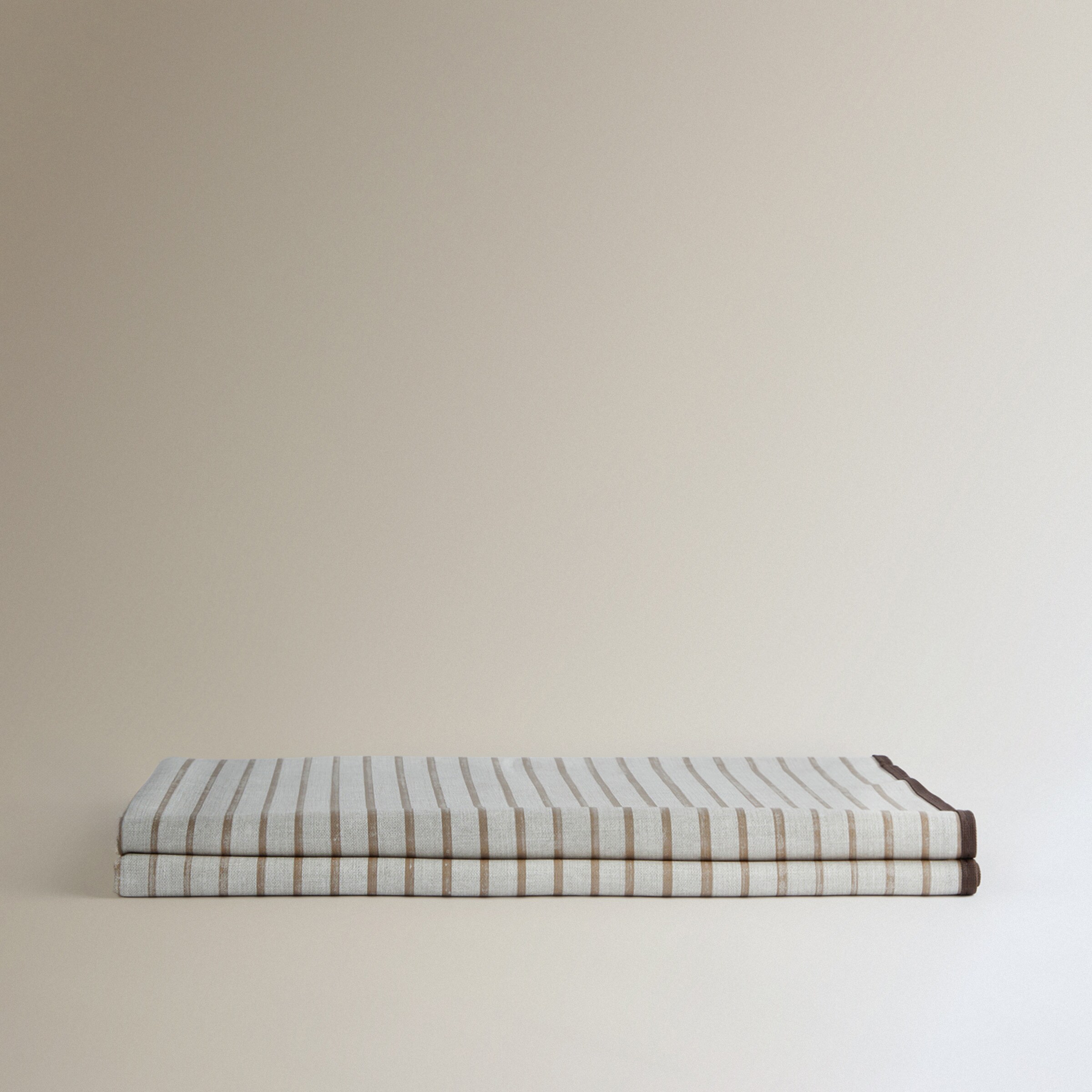 Mantel antimanchas PVC Rayas Basics El Corte Inglés Beige-2
