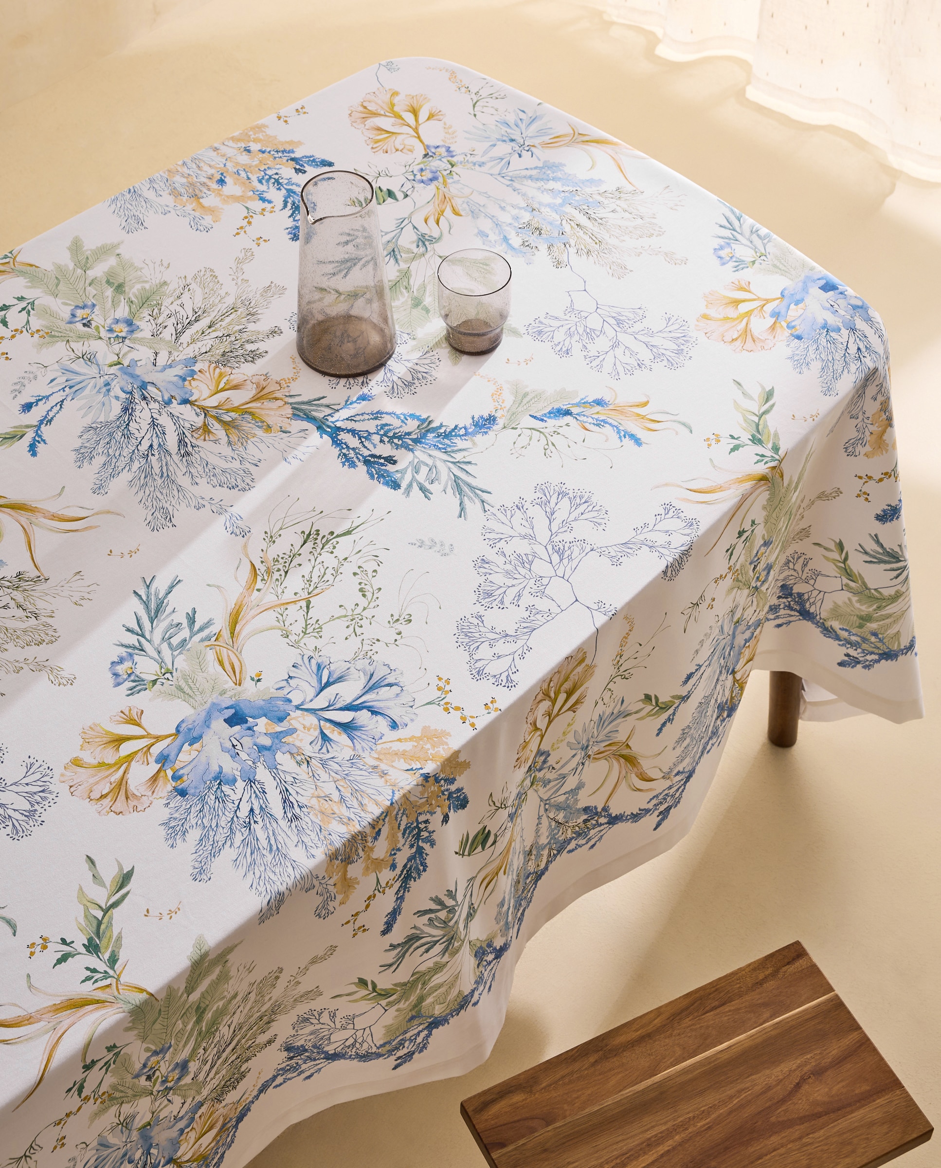 Imagem 0 de Toalha de Mesa de Algodão Irvette