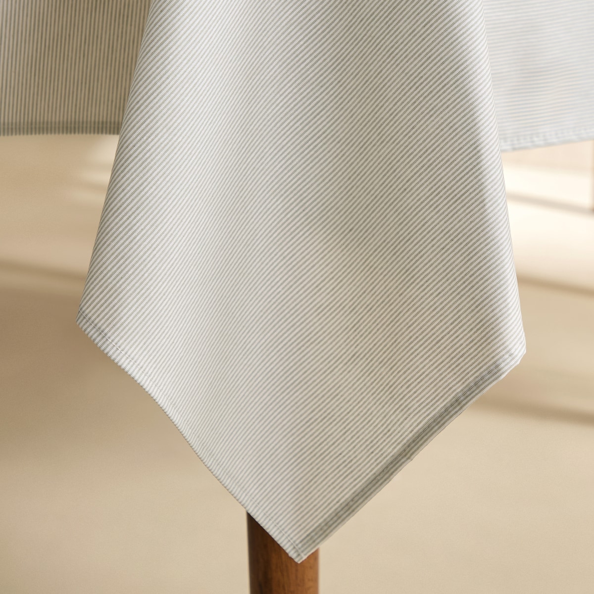 Toalha de mesa antimanchas resinada Laura Verde-4