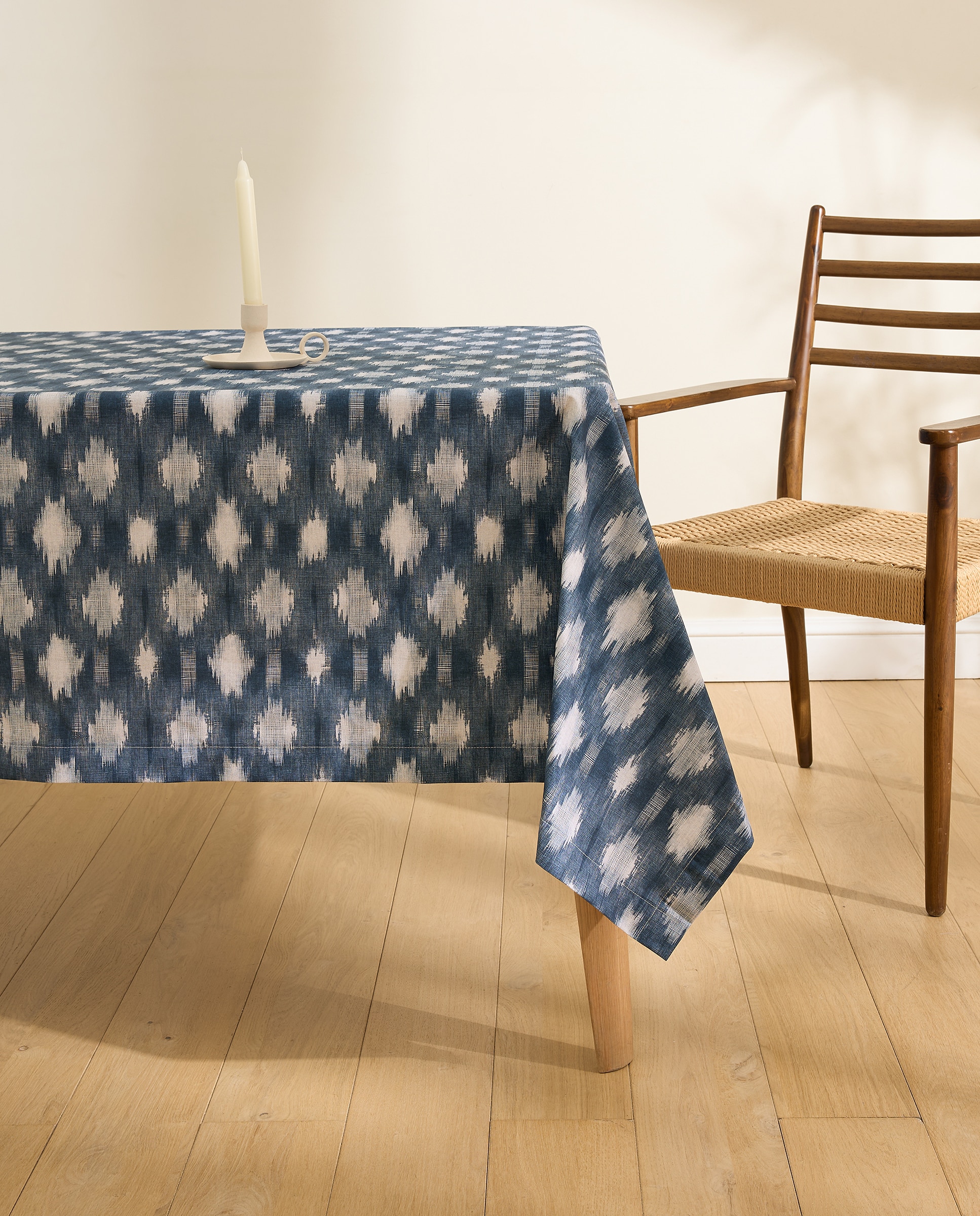 Toalha de Mesa Antinódoas Resinada Ikat Azul-noite-1