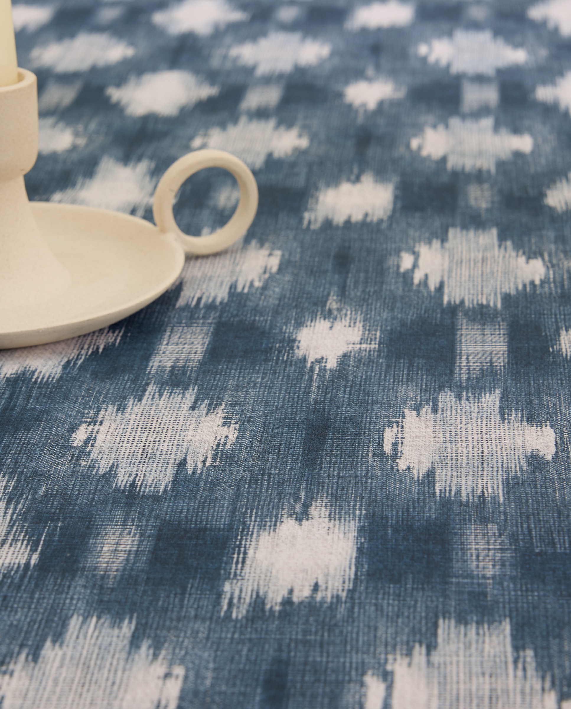 Toalha de Mesa Antinódoas Resinada Ikat Azul-noite-4