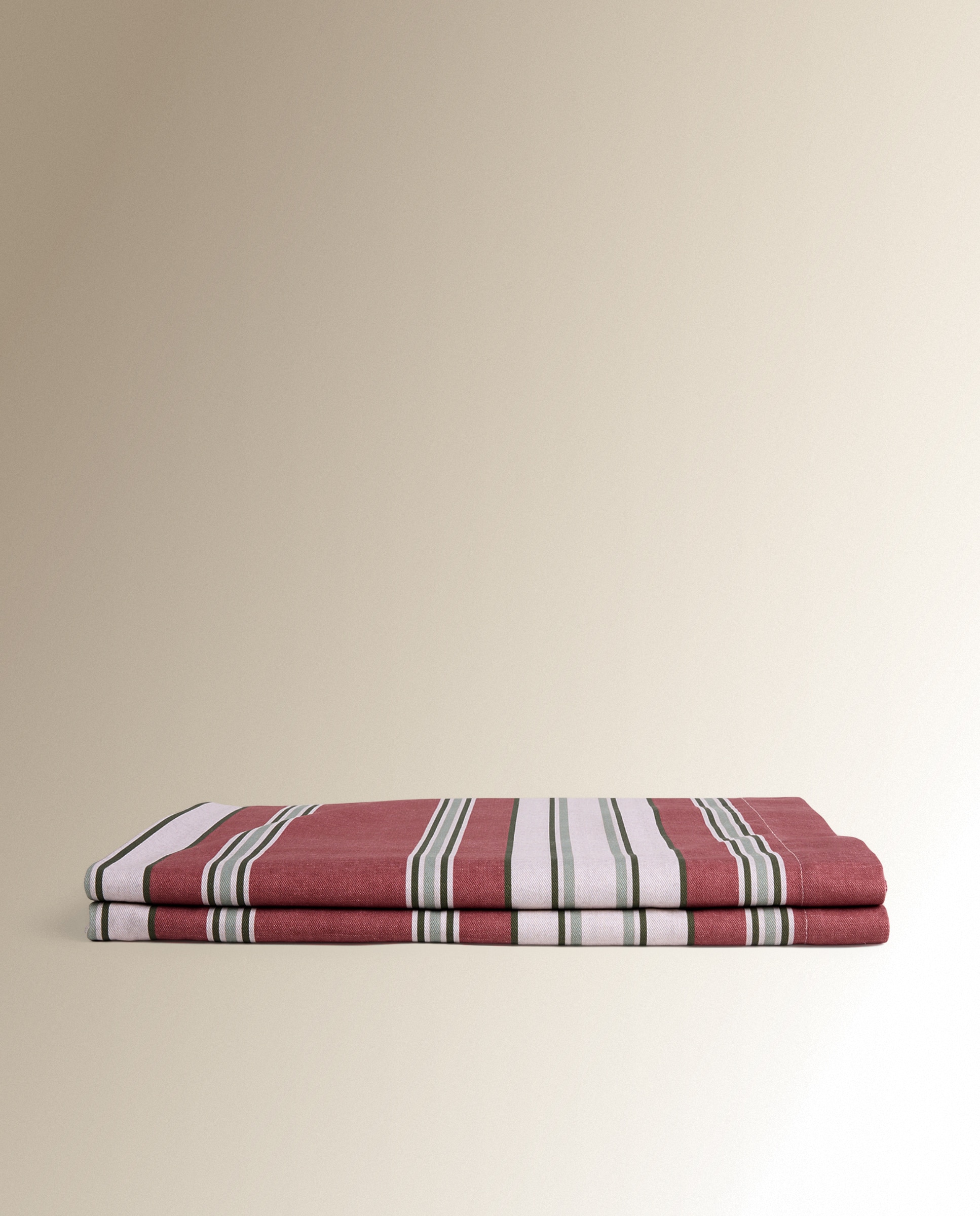 Mantel antimanchas resinado Ruan - Granate 100 x 150 cm Granate-2