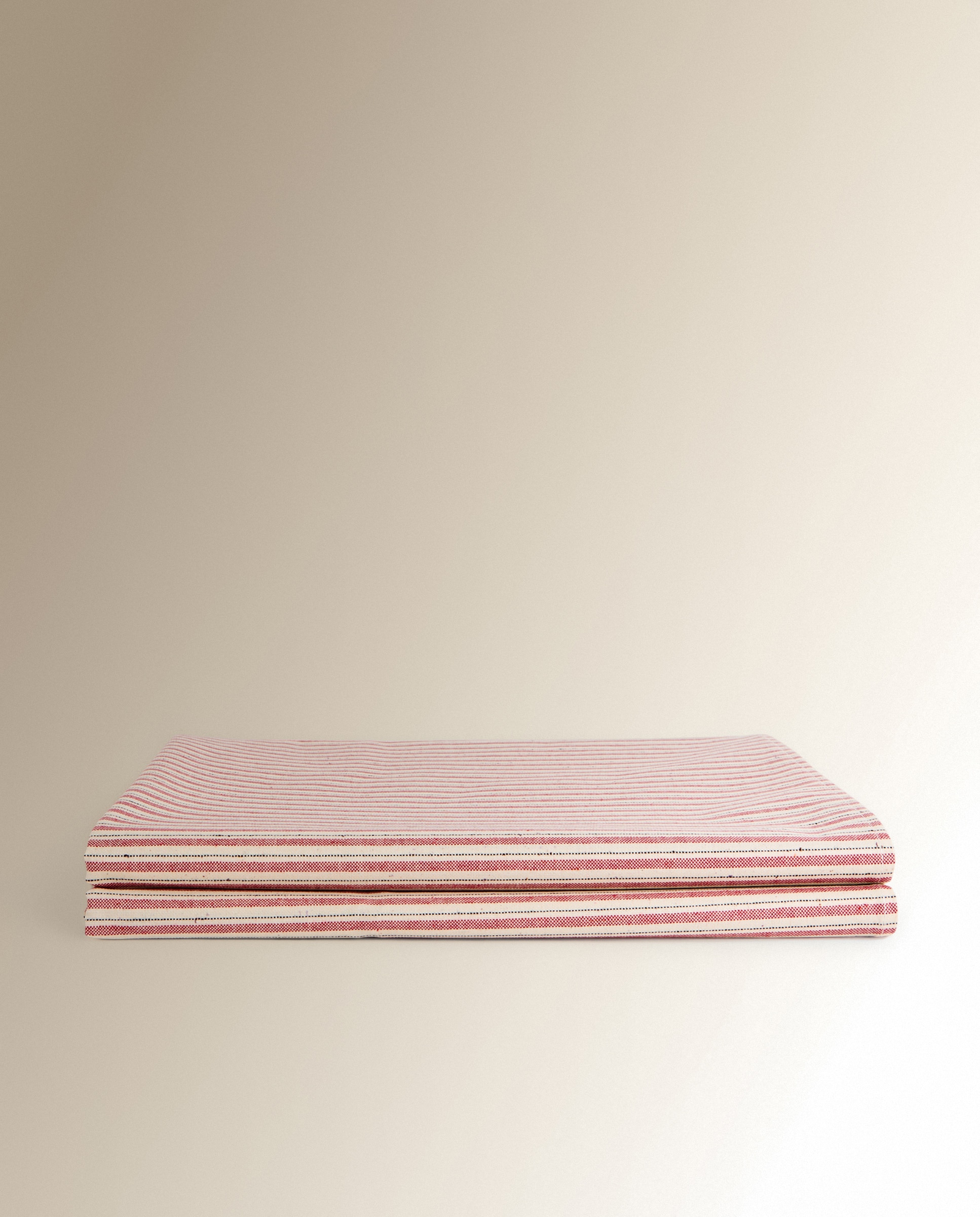 Mantel antimanchas resinado Salut - Granate 150 x 250 cm Granate-1