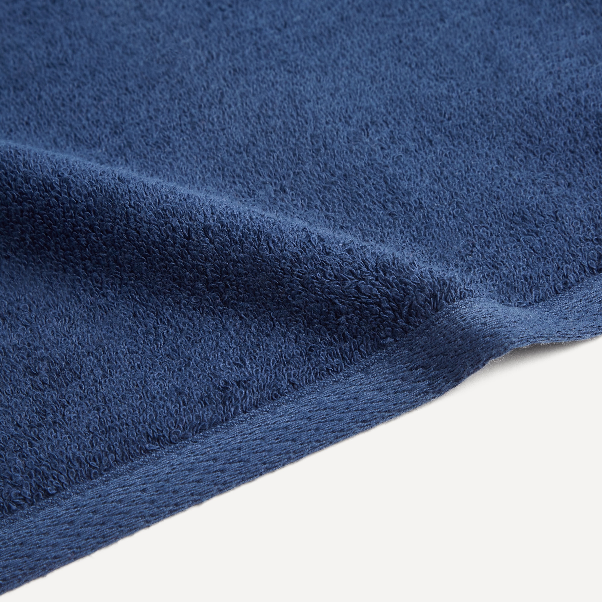 Toalla de baño algodón extrapeinado 550 gr/m2 Kashmir El Corte Inglés - Azul marino Tocador Azul marino-2