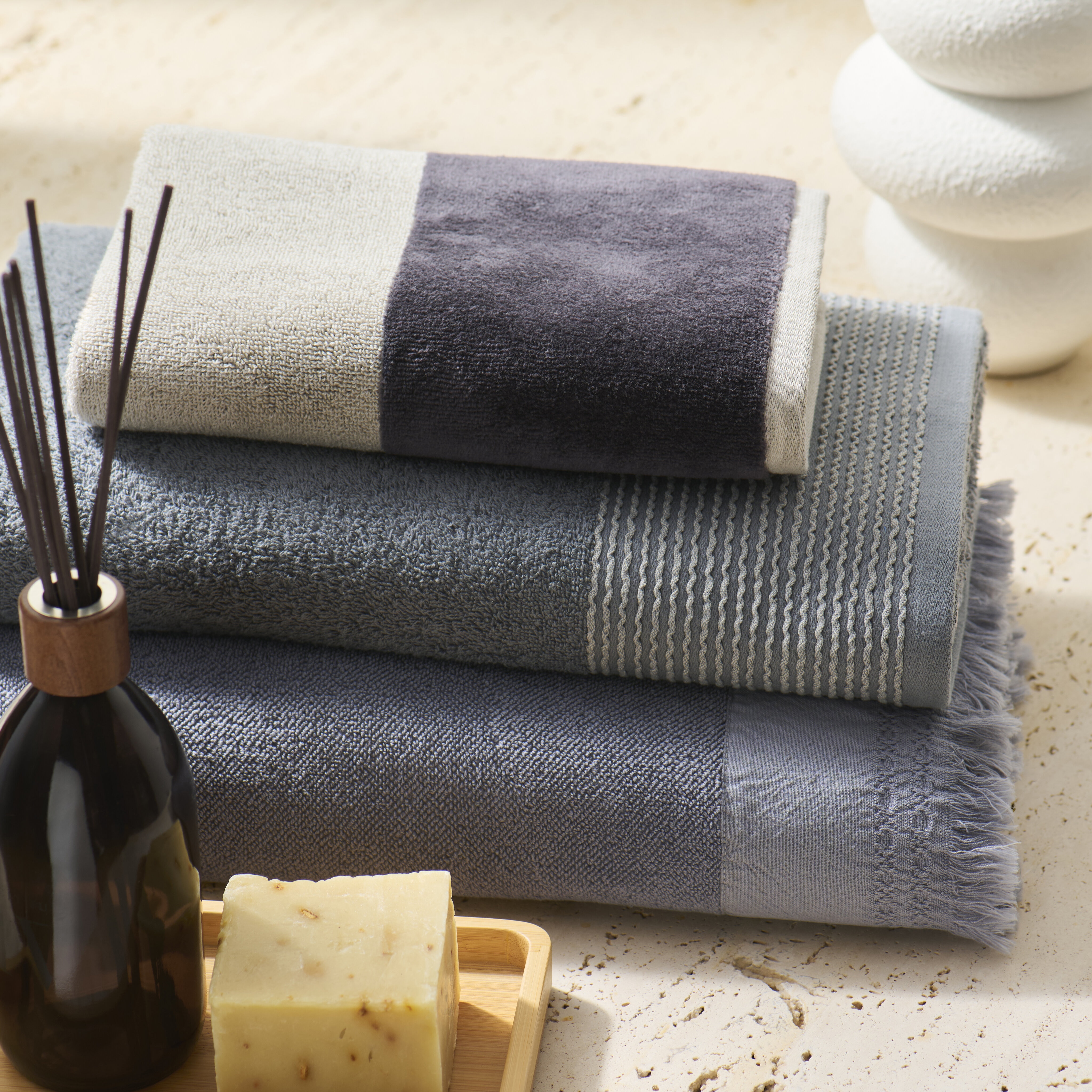 Toalla de baño algodón 500 gr/m2 Land El Corte Inglés - Verde oscuro Tocador Antracita-6