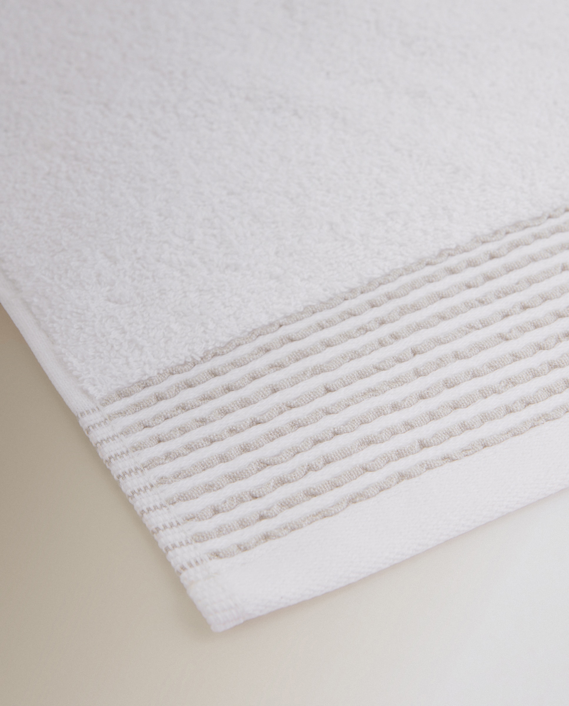 Toalla de baño algodón 530 gr/m2 Land - Blanco Tocador Blanco-2