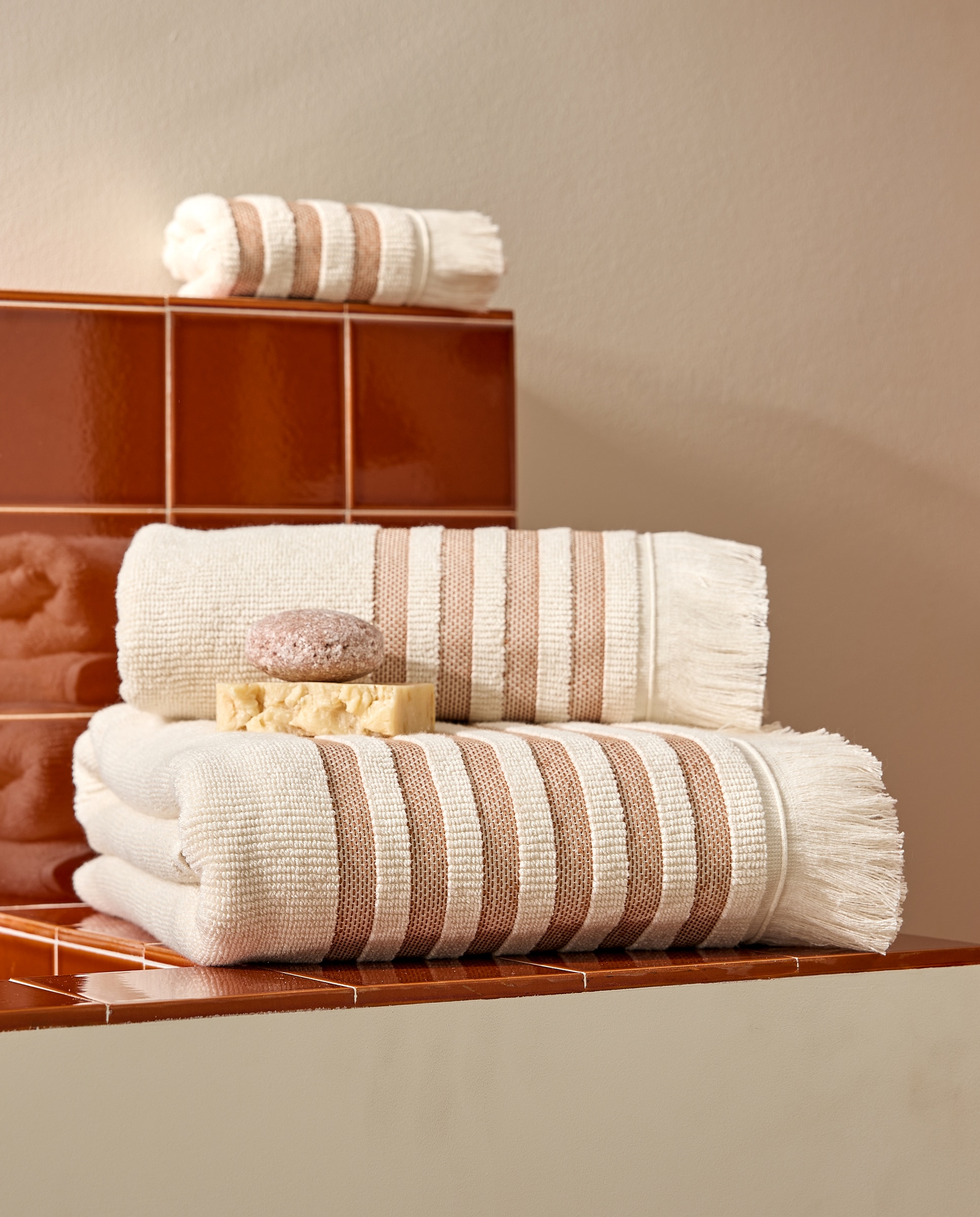 Toalha de Banho de Algodão 480 g/m2 Frieze Rosa-1