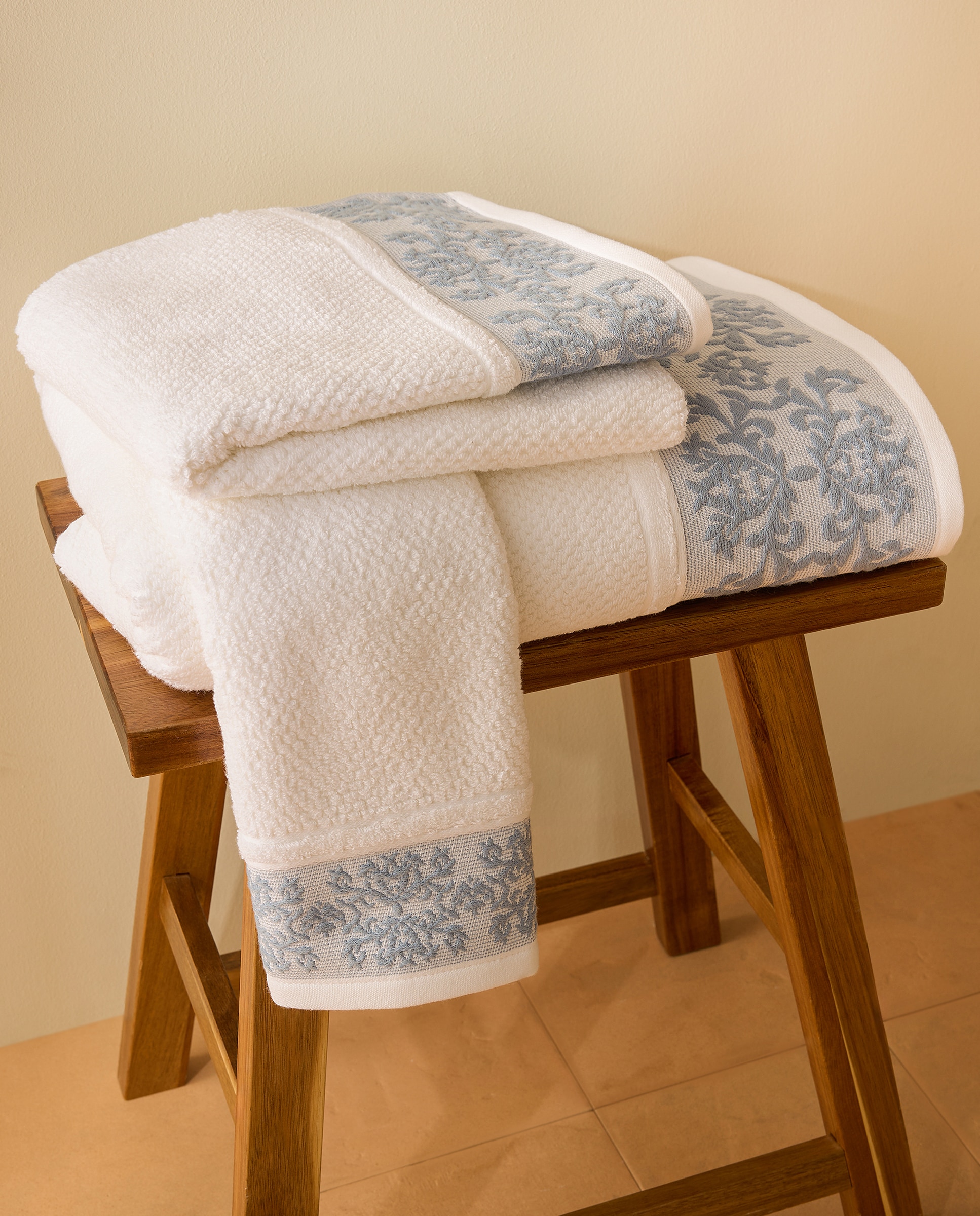 Imagen 0 de Toalla de baño algodón 550 gr/m2 Baroque Azul