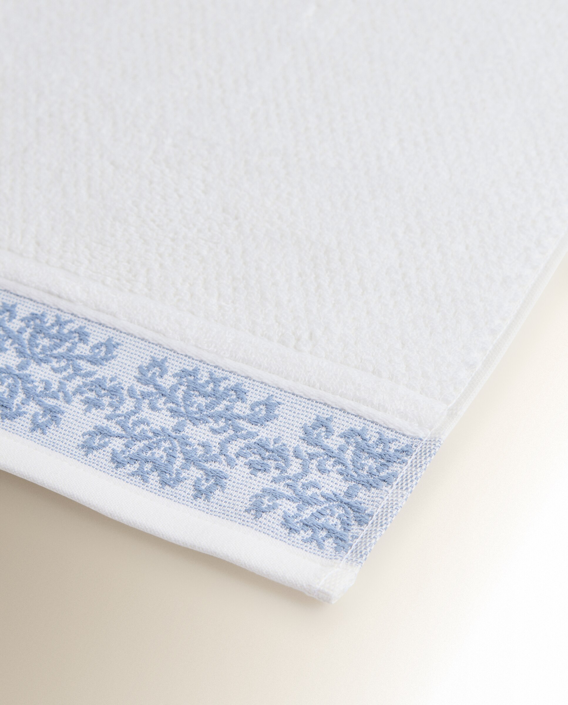 Toalla de baño algodón 550 gr/m2 Baroque - Azul Tocador Azul-3