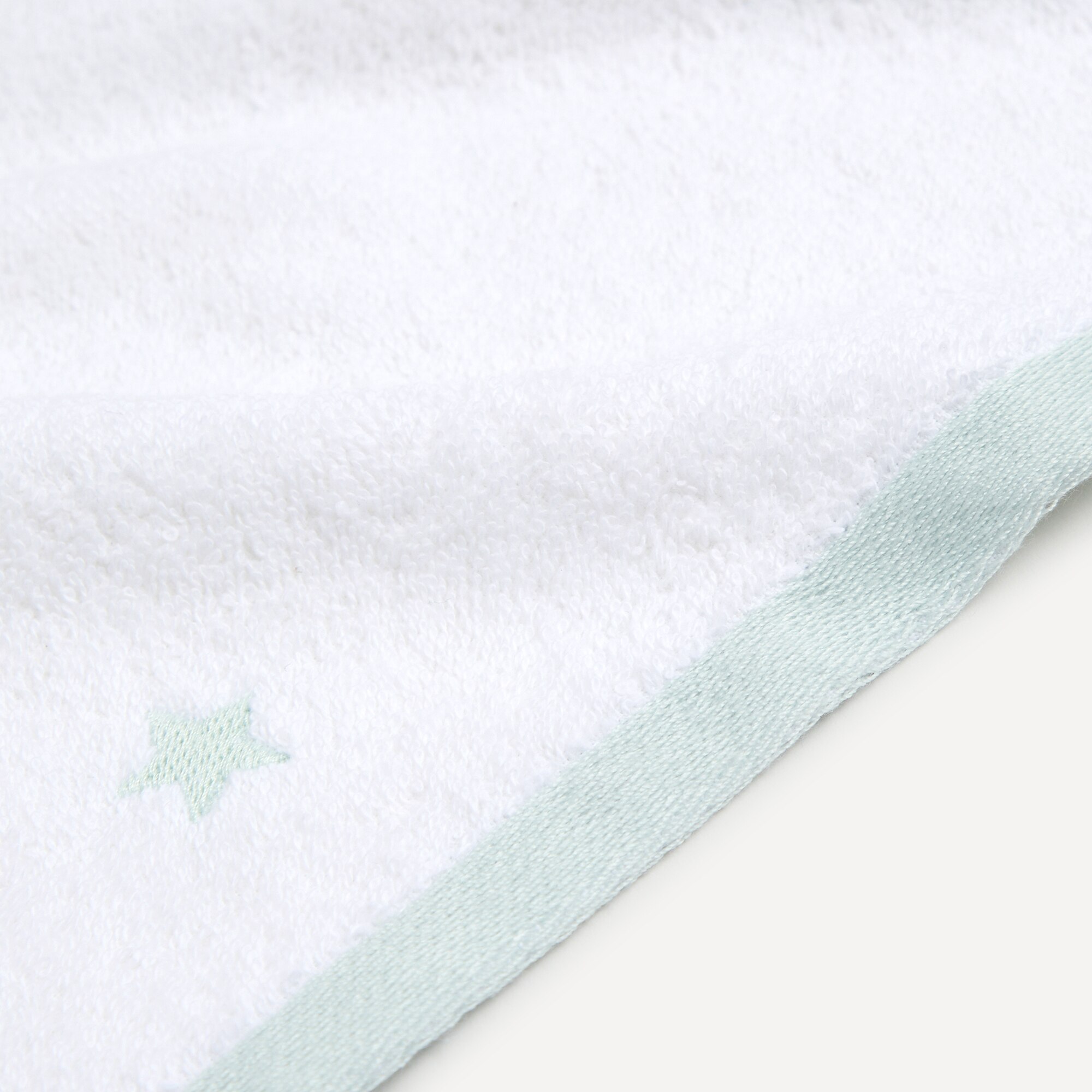 Toalla infantil de baño algodón 550 gr/m2 Stellar Mini Home - El Corte Inglés - Verde Tocador Verde-2