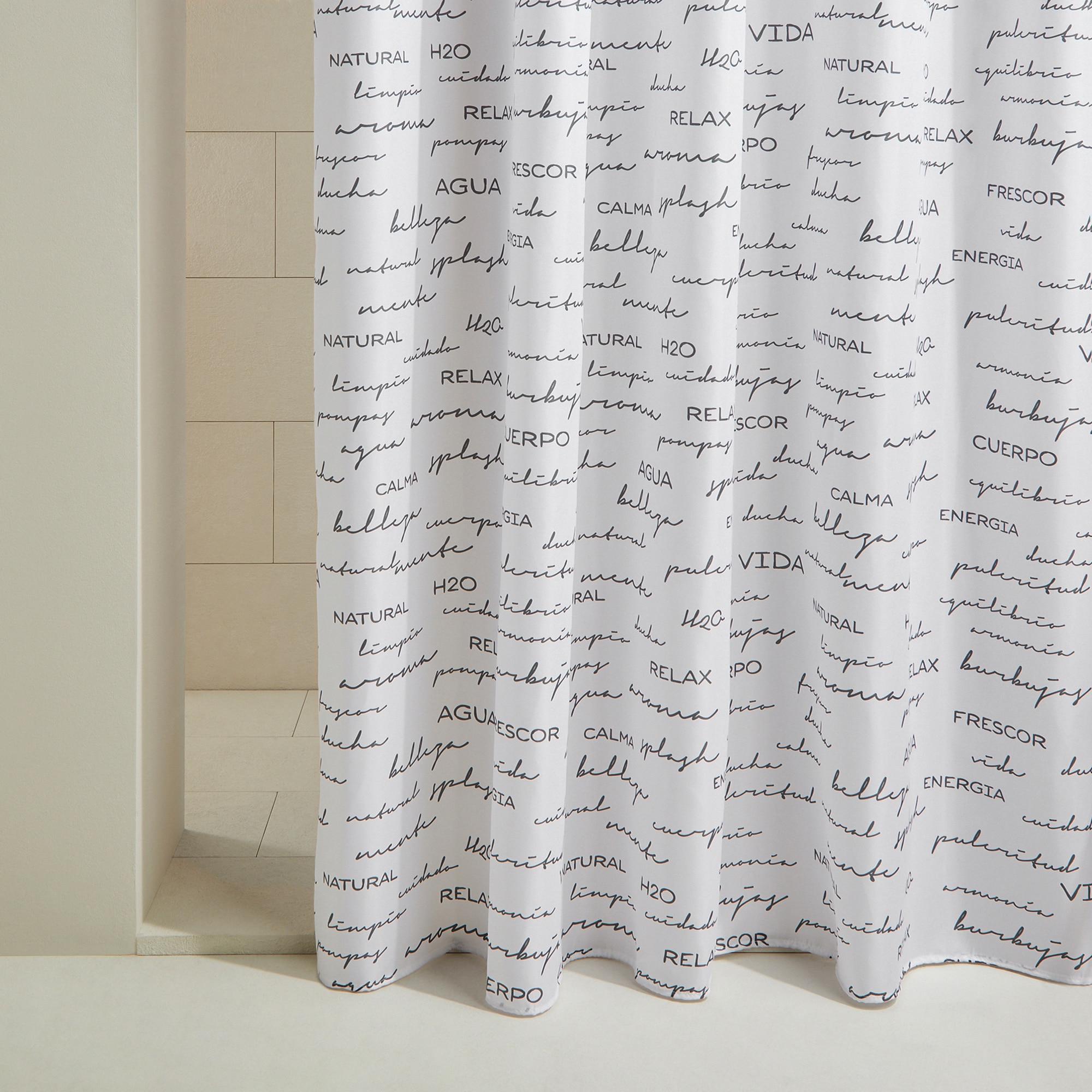 Imagen 0 de Cortina de baño Texto 22 Basics El Corte Inglés