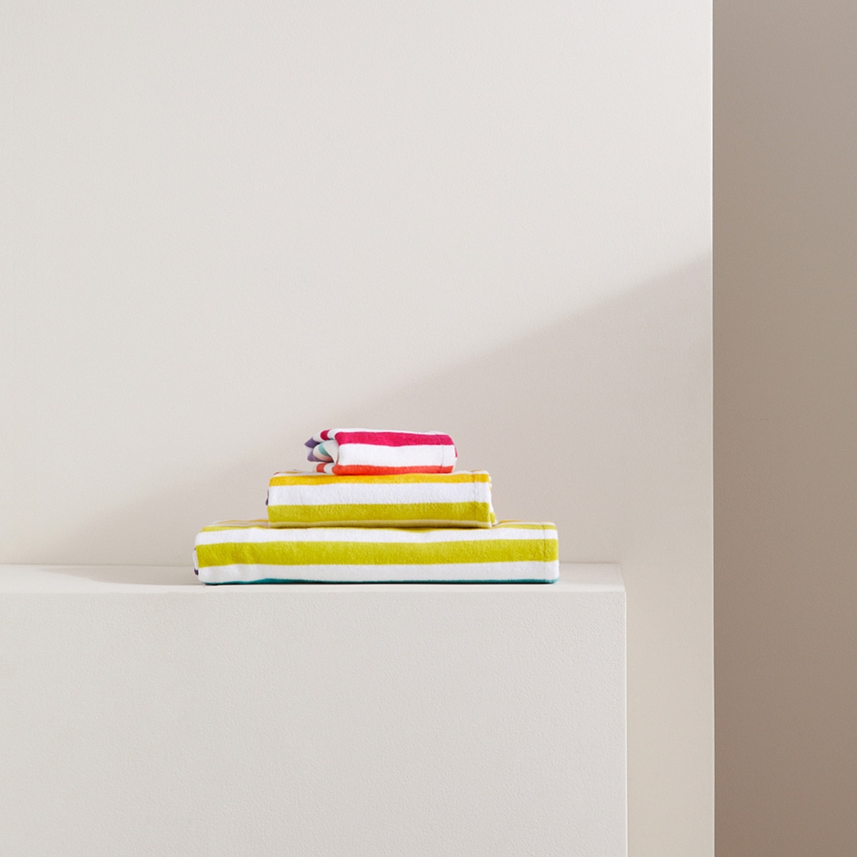 Imagen 0 de Toalla de baño infantil algodón 360 gr/m2 Rainbow Basics El Corte inglés