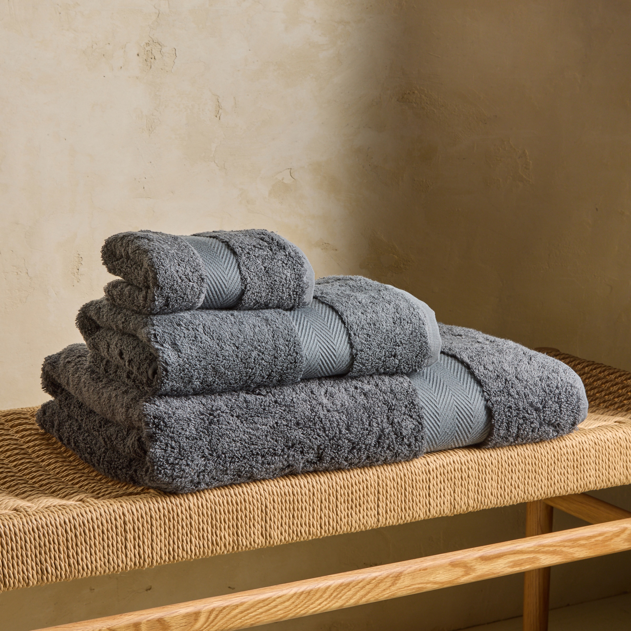 Toalla de baño algodón 700 gr/m2 Supima 25 - Antracita Tocador Antracita-1