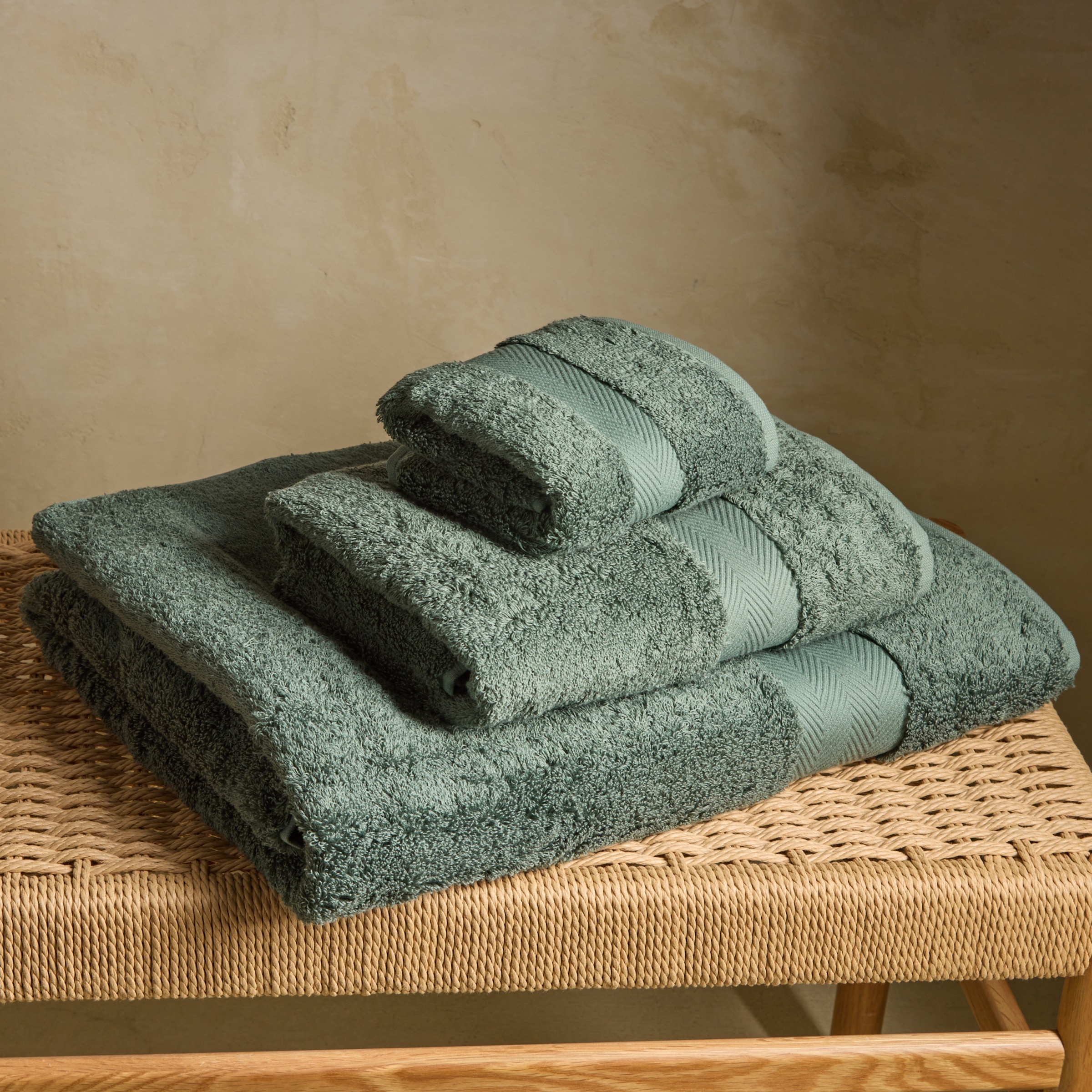 Toalla de baño algodón 700 gr/m2 Supima 25 - Verde Olivo Tocador Verde Olivo-1