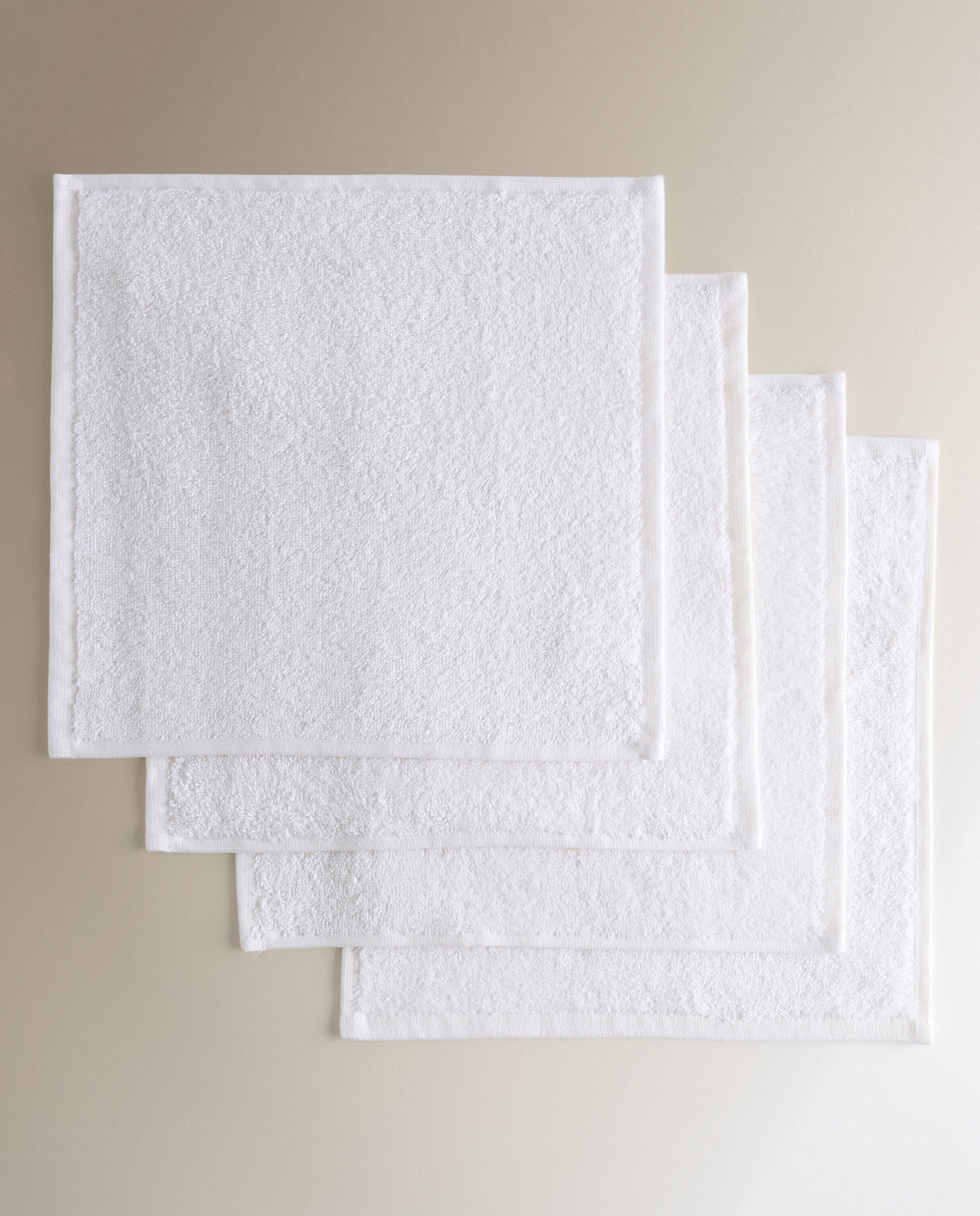 Set de 4 toallas de y cesta algodón 500 gr/m2 Guest - Blanco Tocador Blanco-3