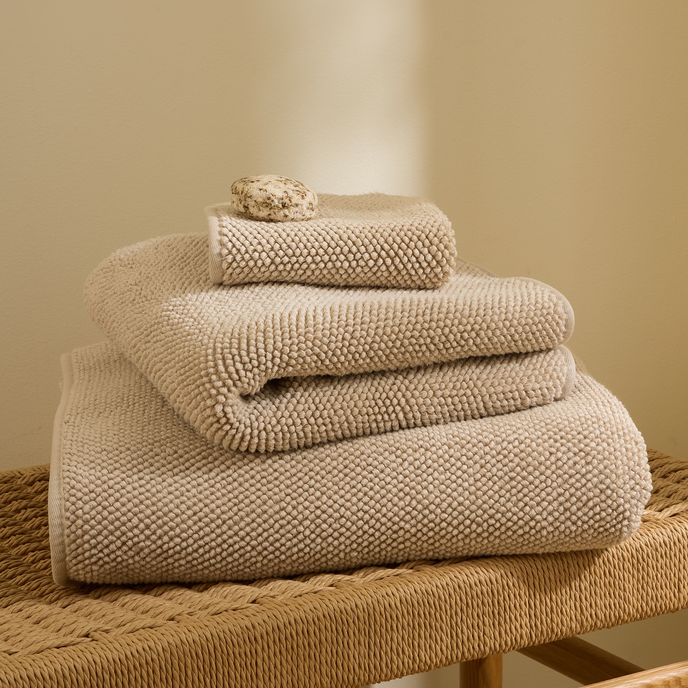 Imagen 0 de Toalla de baño algodón 850 gr/m2 Pearl Graccioza Beige