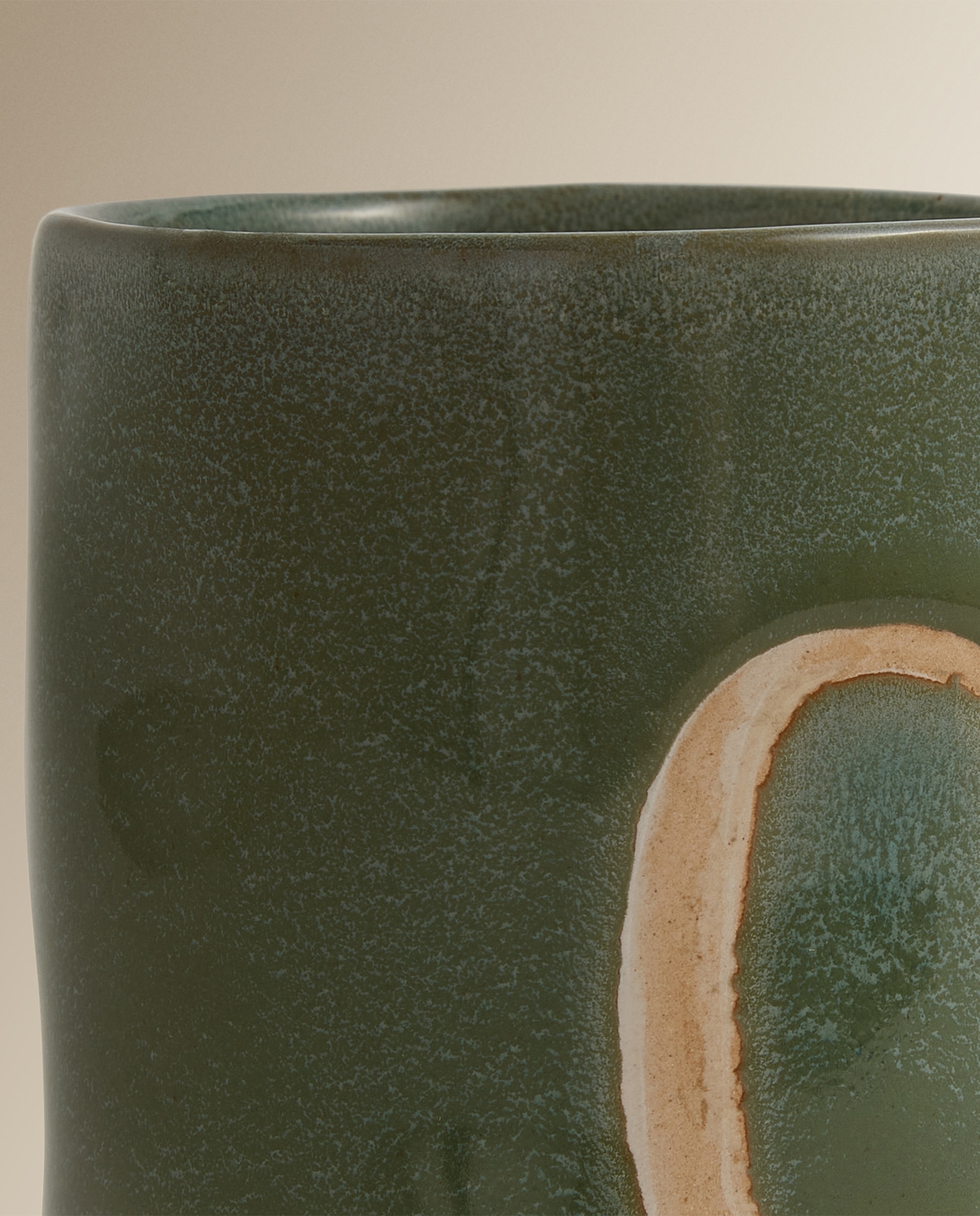 Caneca com Inicial "C" Azul / Branco-4