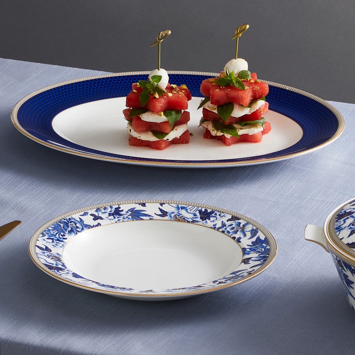 Fonte Oval Hibiscus Wedgwood Azul-6