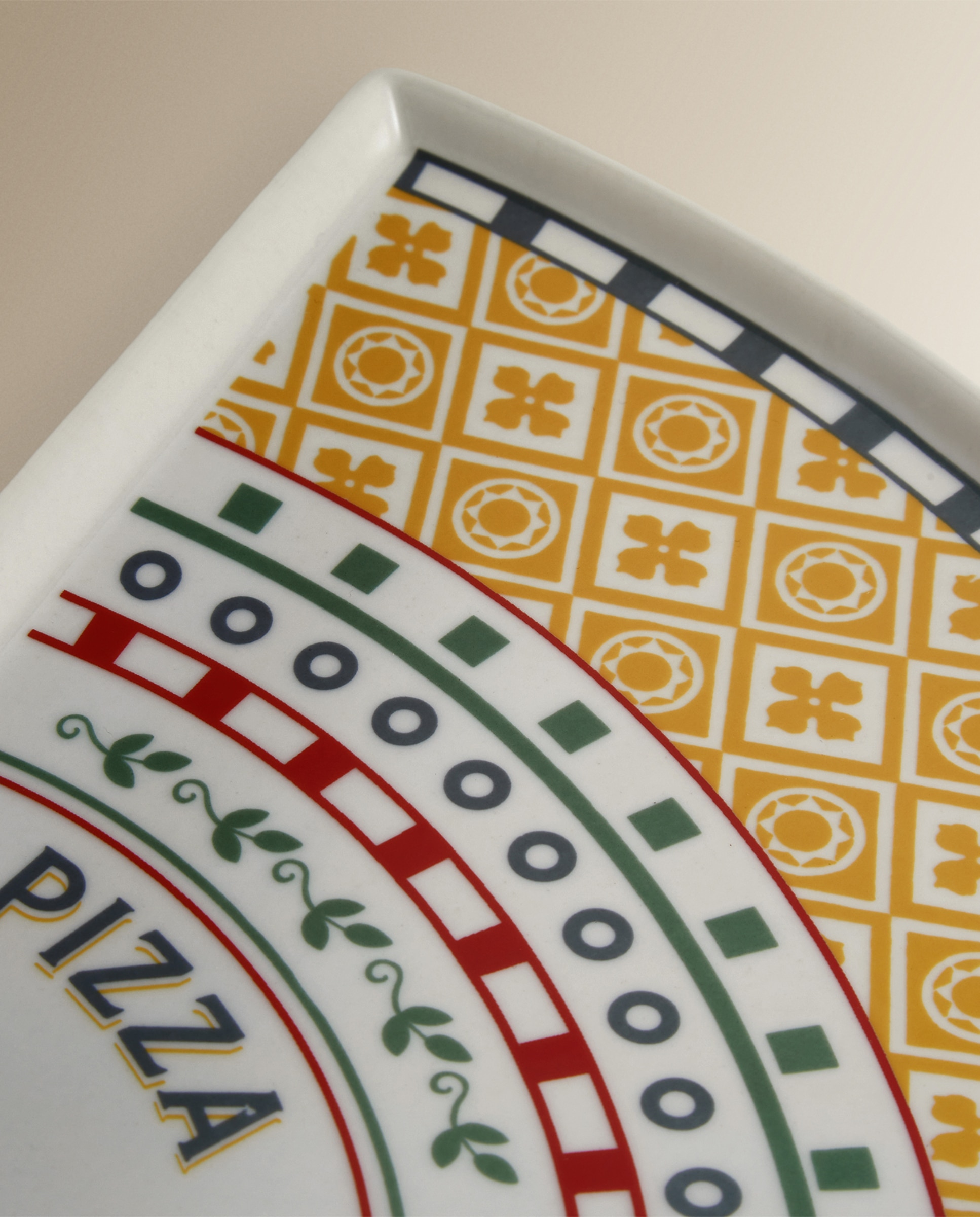 Triángulo para pizza Sicilia Basics El Corte Inglés Amarillo-2