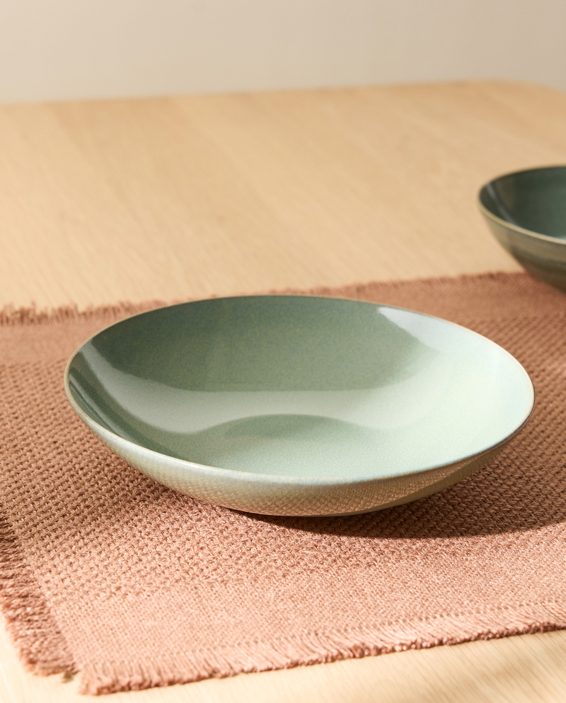 Plato hondo de cerámica Bjorg - Verde menta Verde menta-1