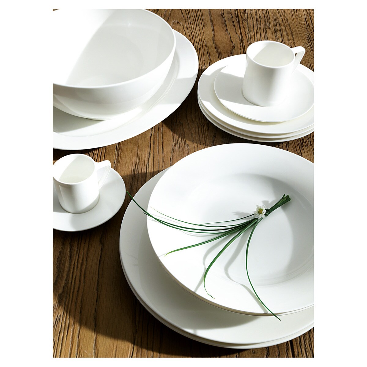 Prato de sobremesa redondo com aba Bone China Essential El Corte Inglés 4