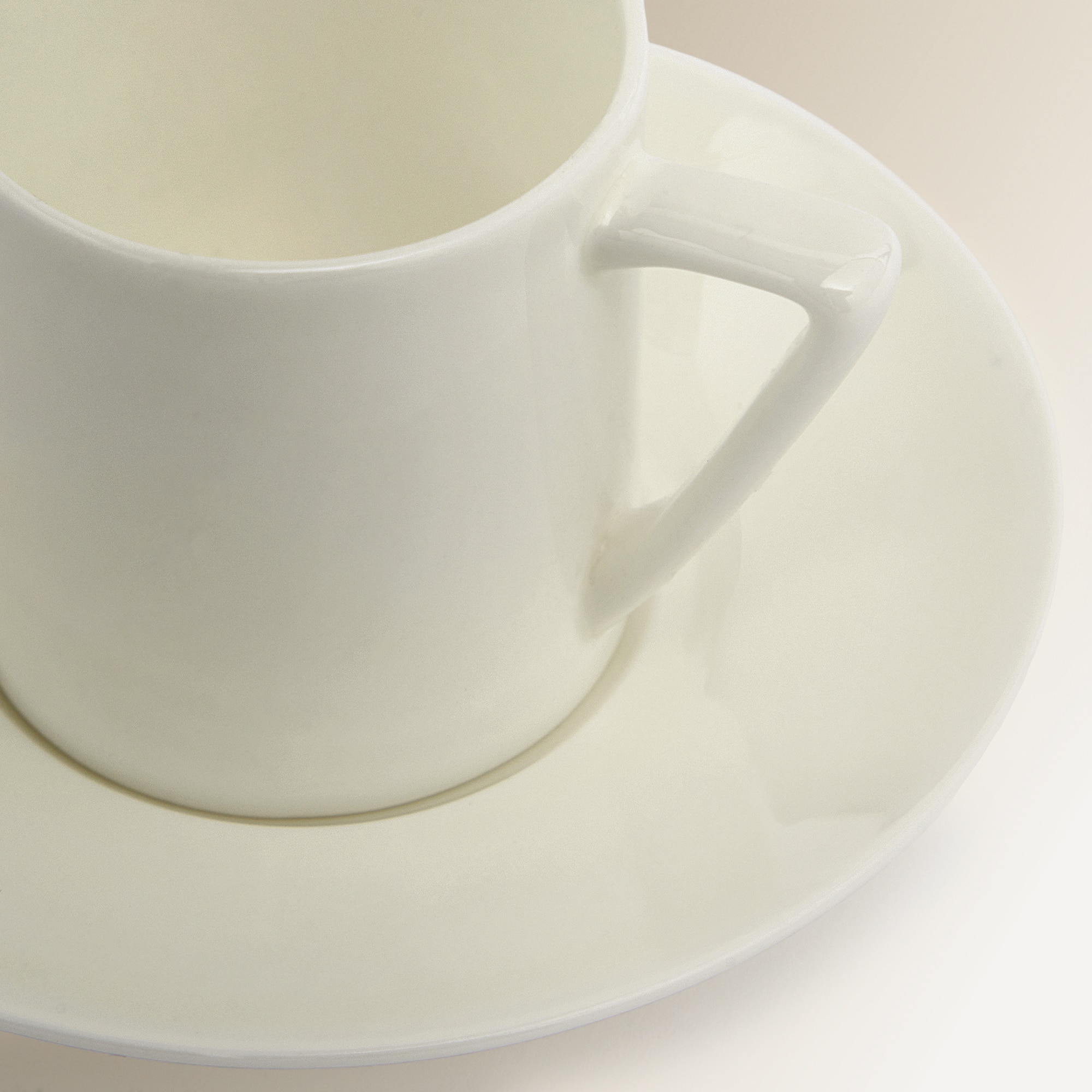 Chávena de Café com Prato Redondo com Alça Bone China Essential Branco-3