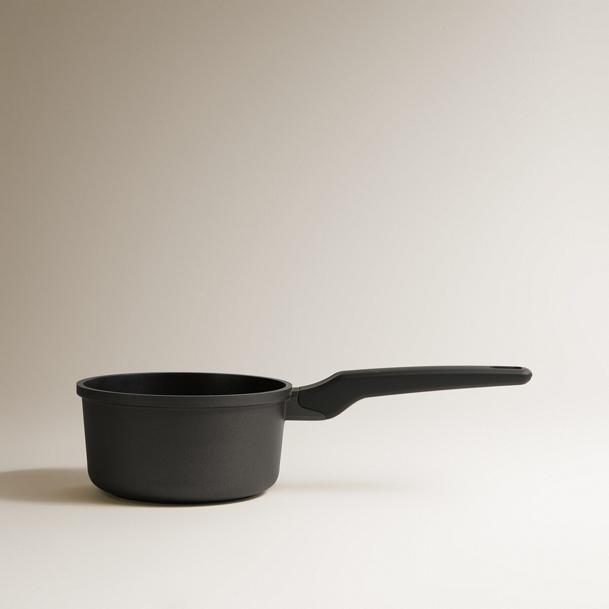 Cazo de aluminio fundido Basics El Corte Inglés Negro-1