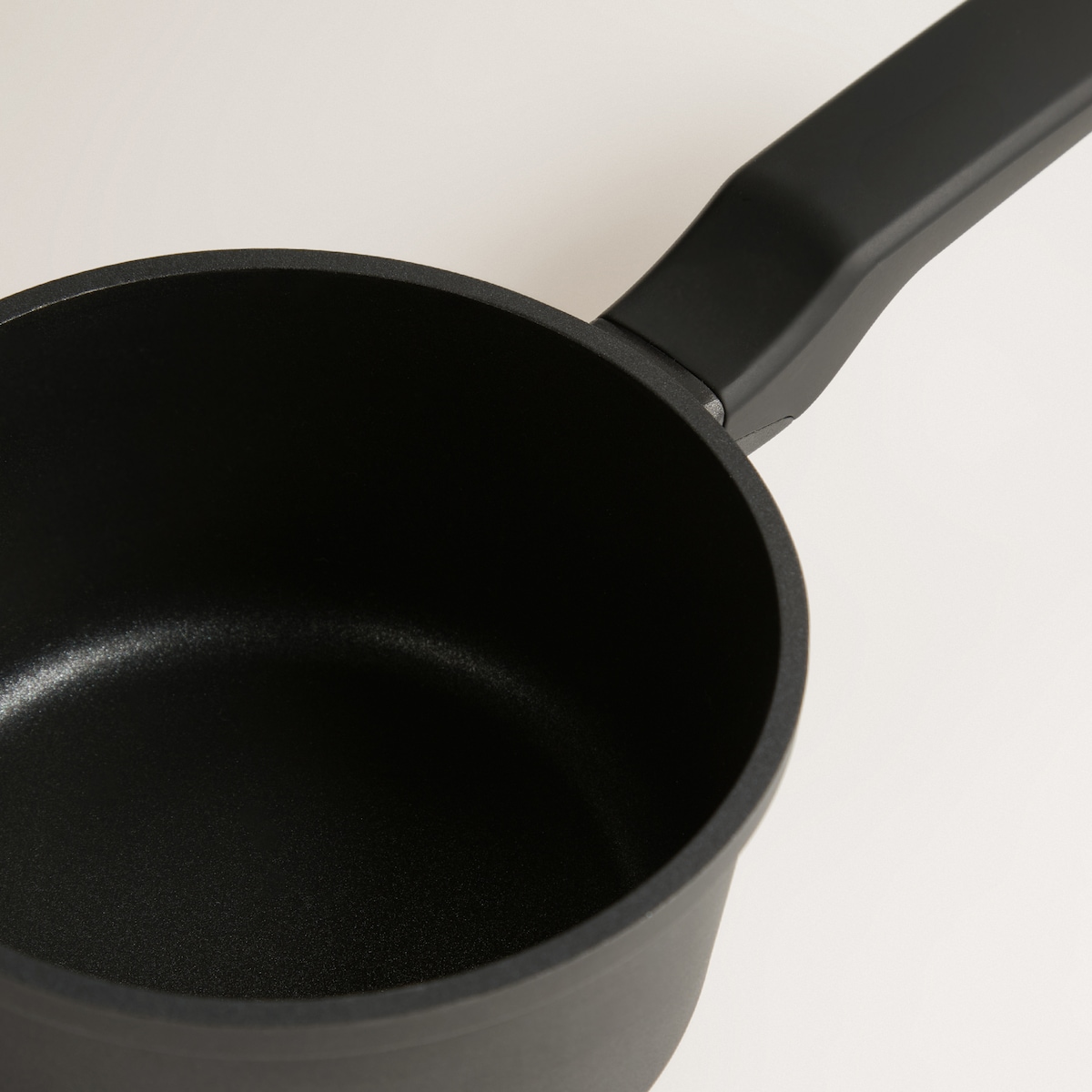 Cazo de aluminio fundido Basics El Corte Inglés Negro-3