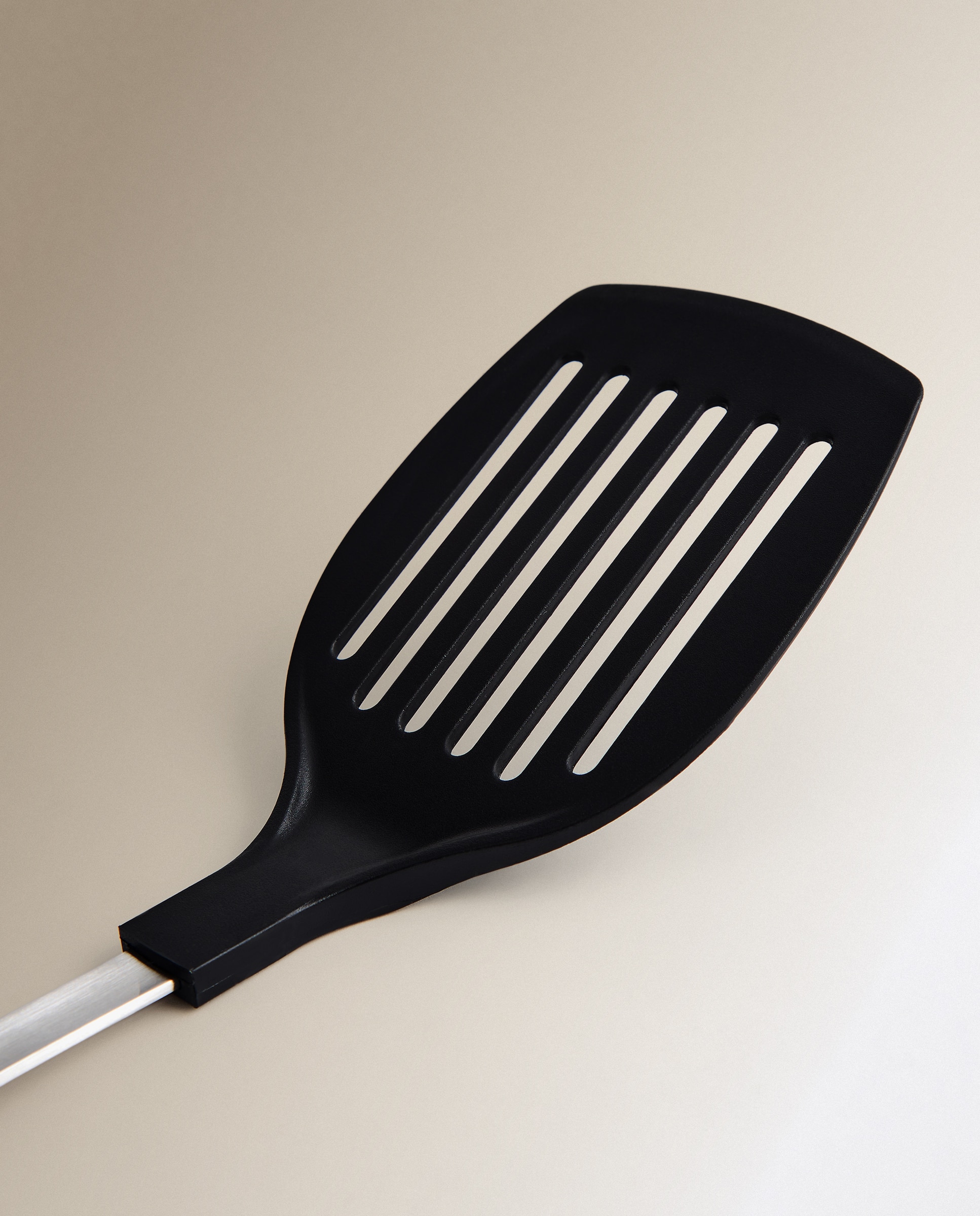 Espátula ranhurada de nylon El Corte Inglés Preto-2