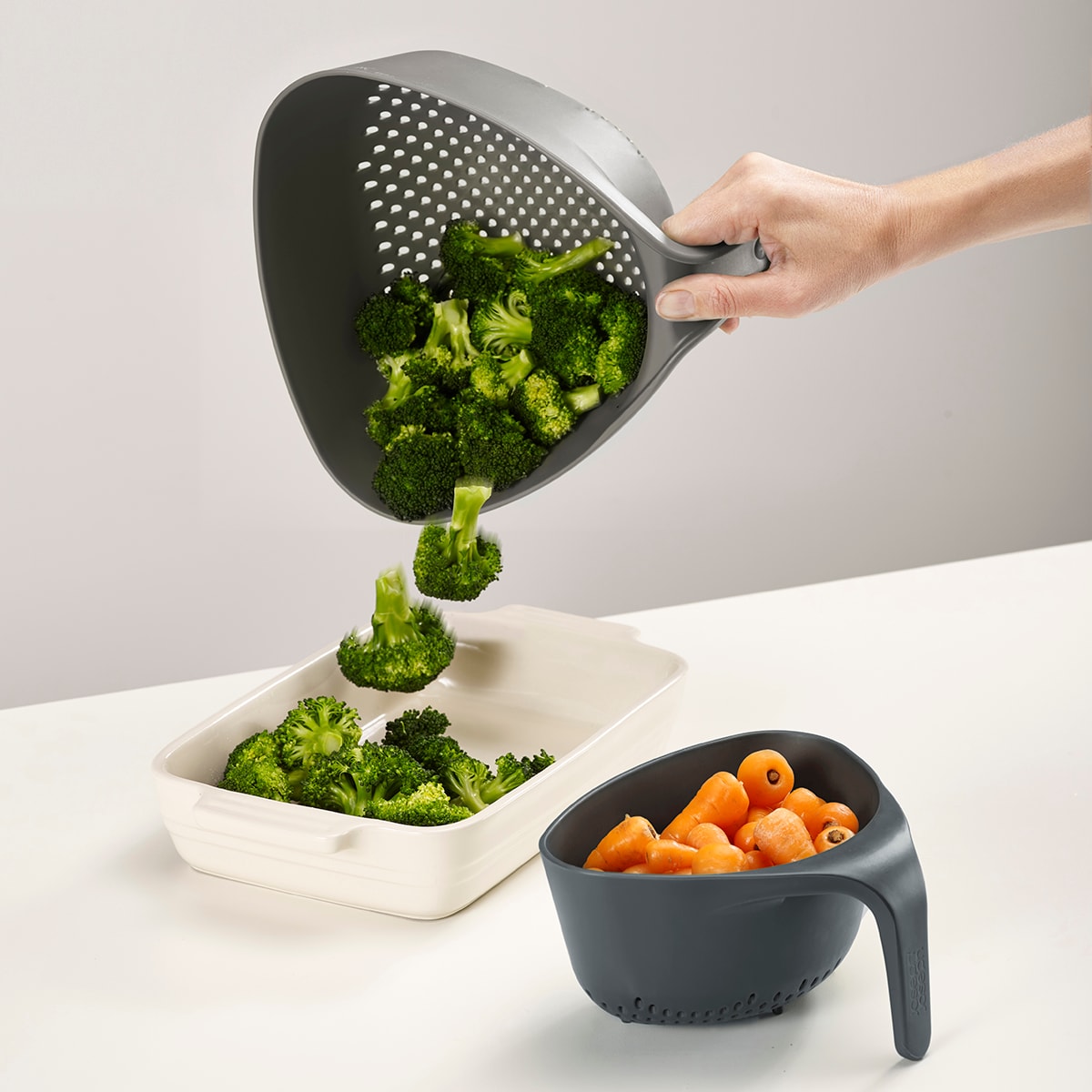 Set de 2 coladores Colander Joseph Joseph Gris-2