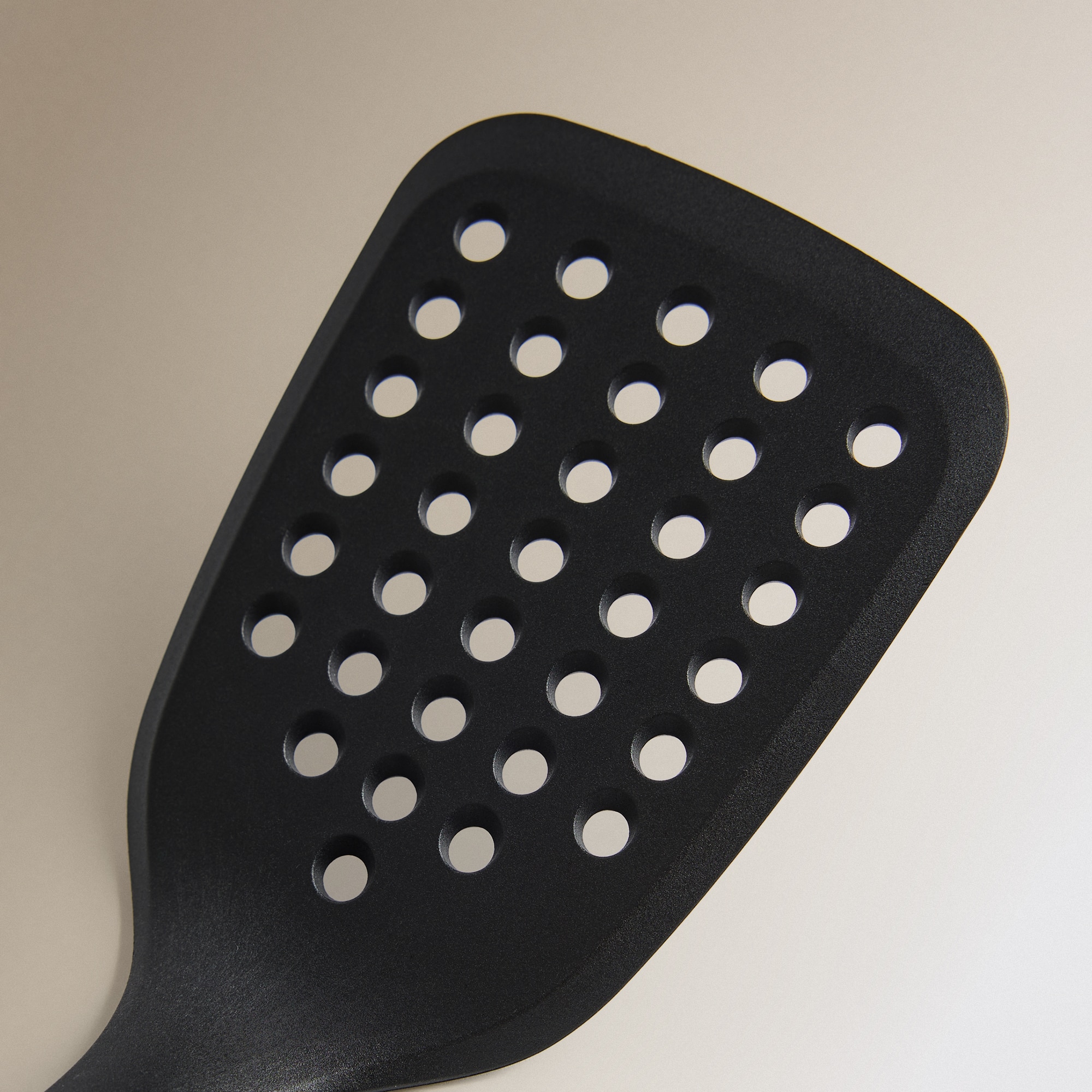 Espátula de Nylon com Ranhura Preto-2