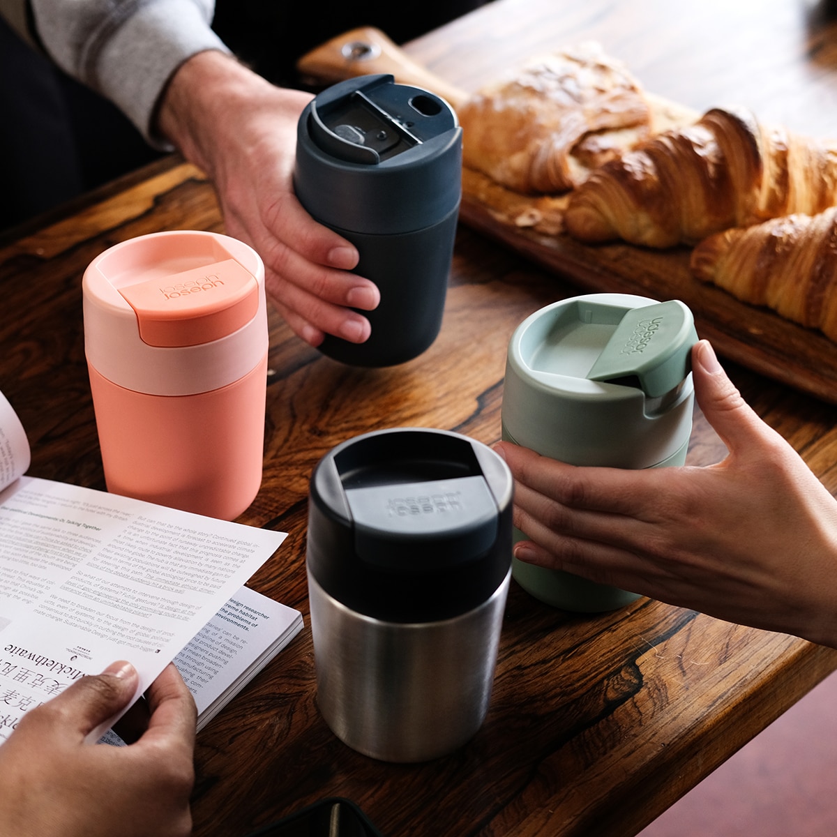 Taza mug para llevar con tapa abatible SippTM Joseph Joseph - Azul Azul-8