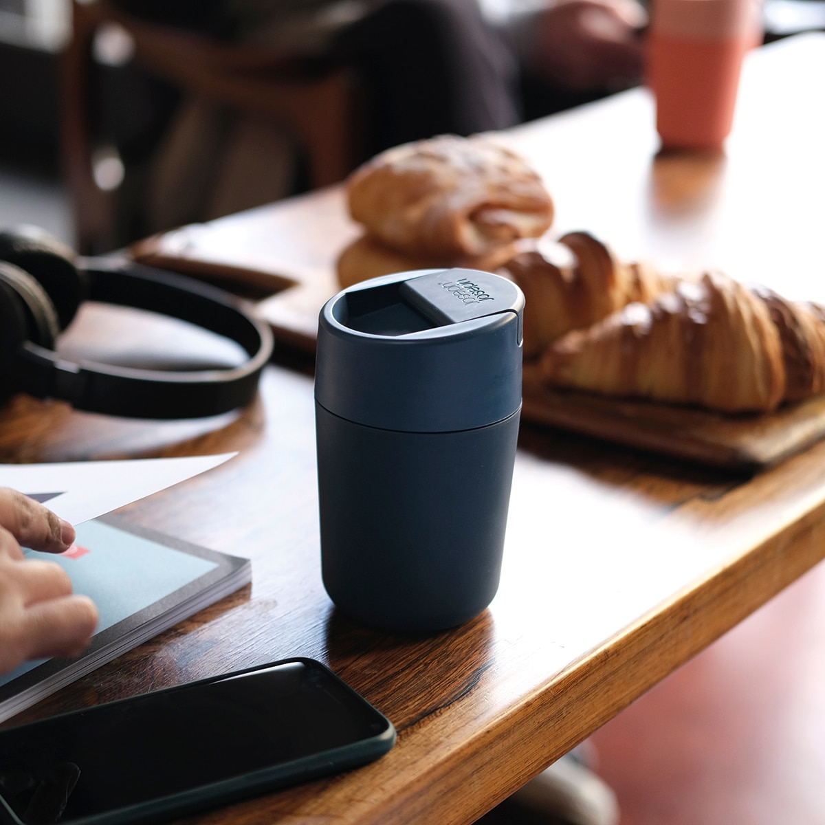 Taza mug para llevar con tapa abatible SippTM Joseph Joseph - Azul Azul-9