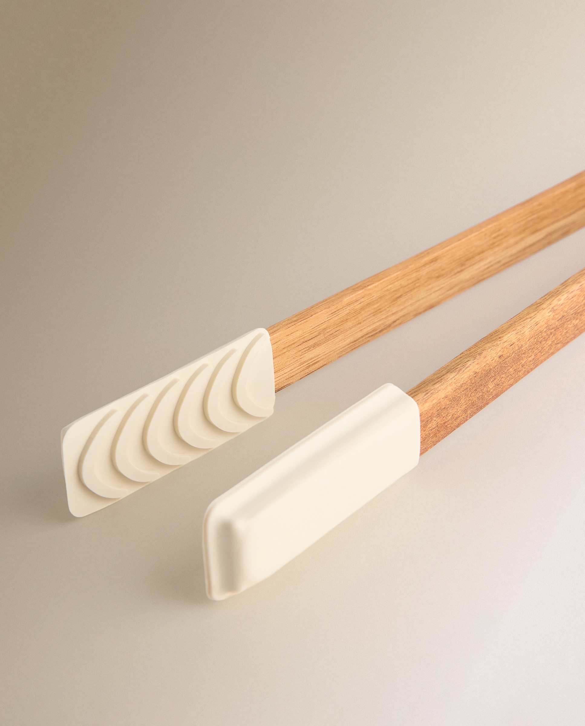 Pinças de Madeira de Acácia e Silicone Preto-2