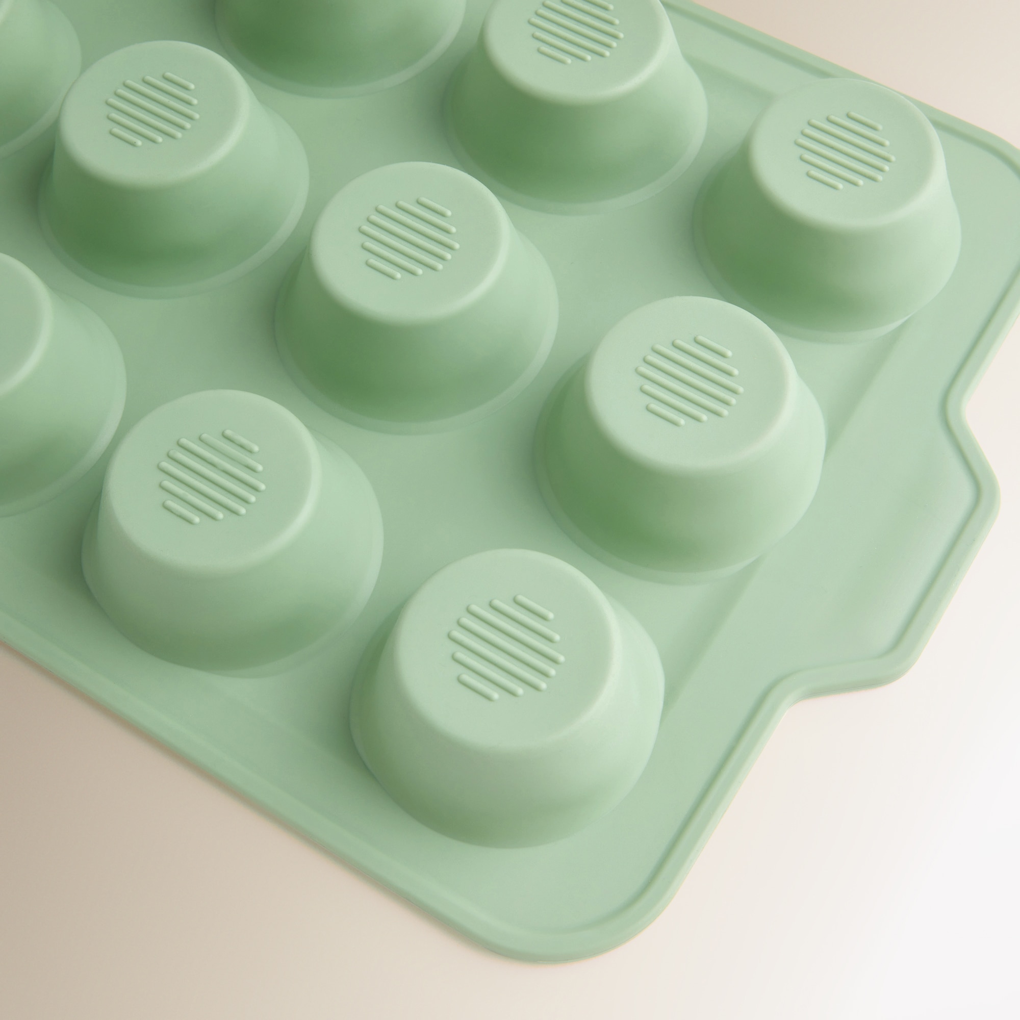 Molde de Silicone para 12 Muffins Verde-2