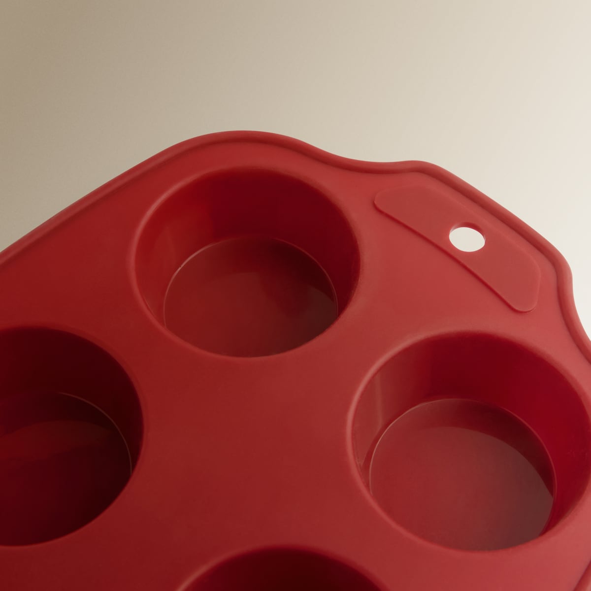 Molde de silicona para 6 magdalenas Basics El Corte Inglés Rojo-3