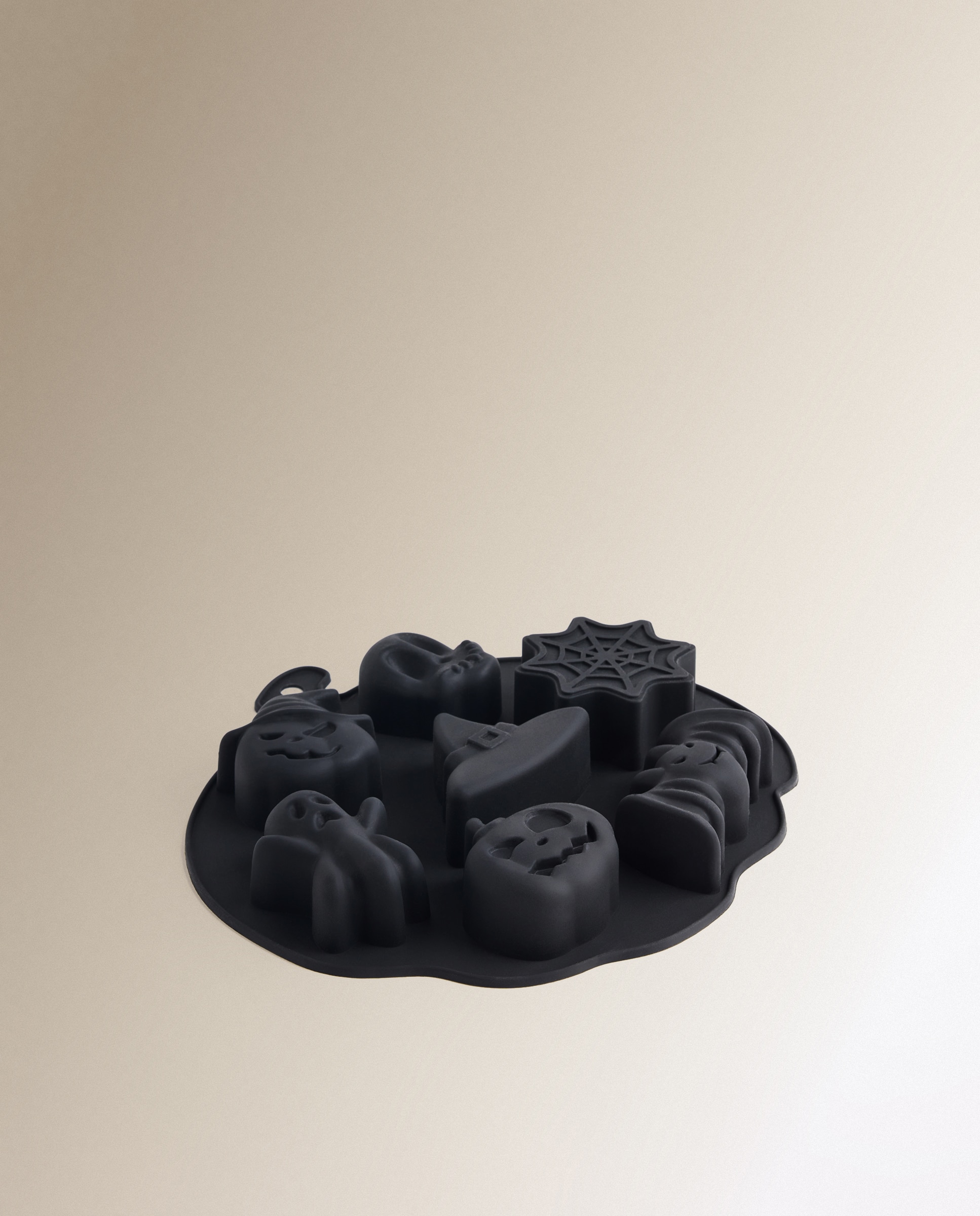 Molde de Silicone para 7 Unidades Multiformas Halloween Preto-2
