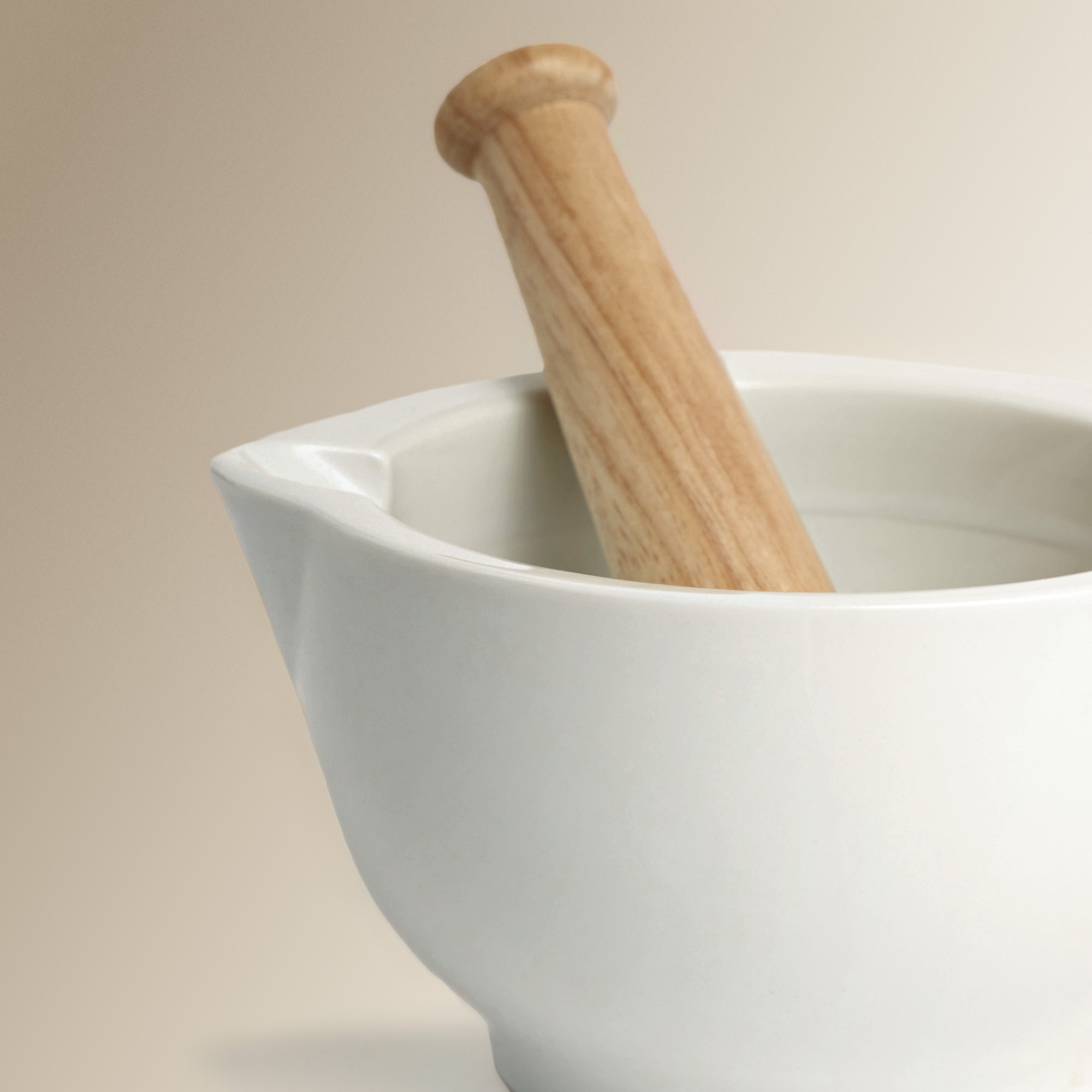 Morteiro de porcelana com cabo de madeira Branco-2