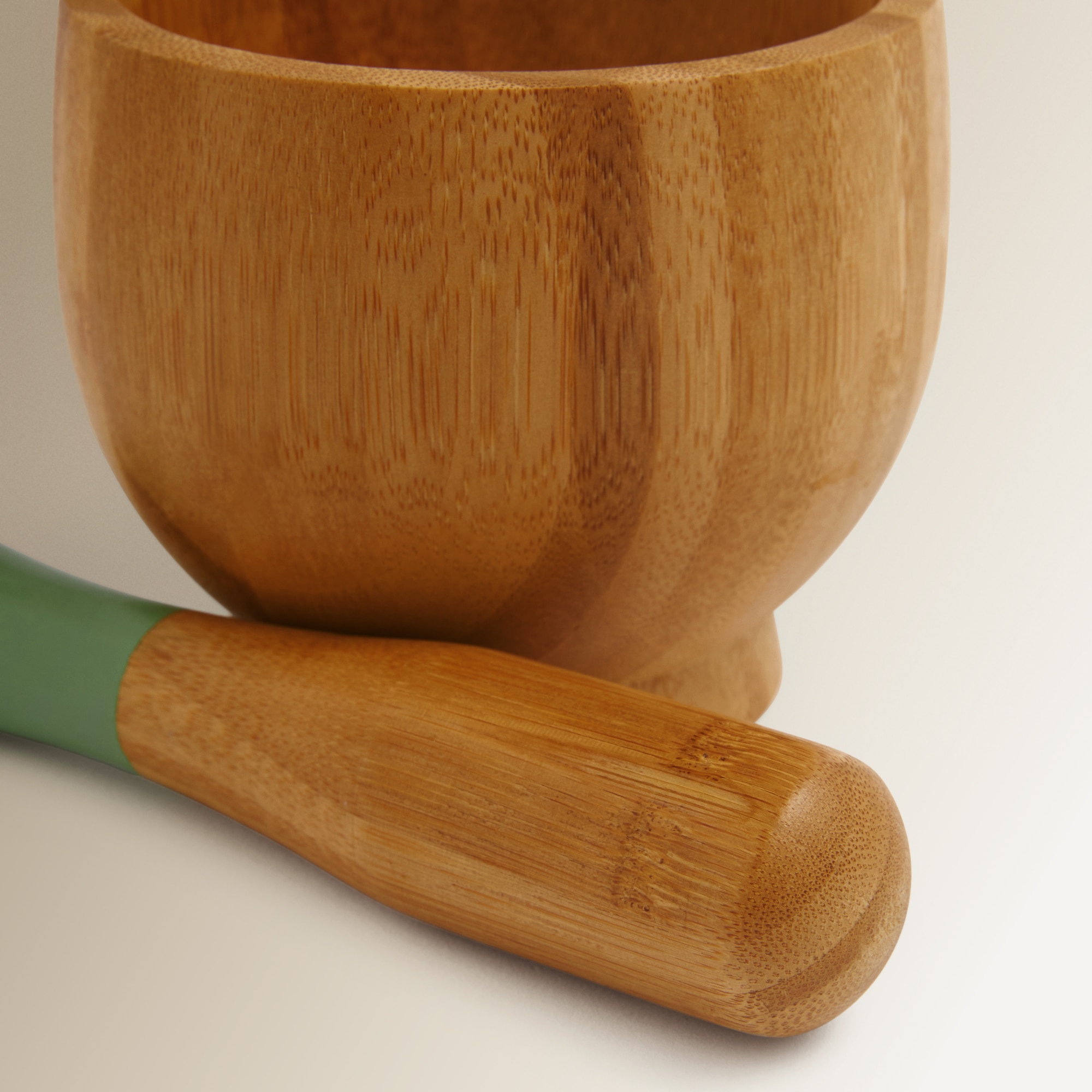 Morteiro com pilão de bambu Natural-3