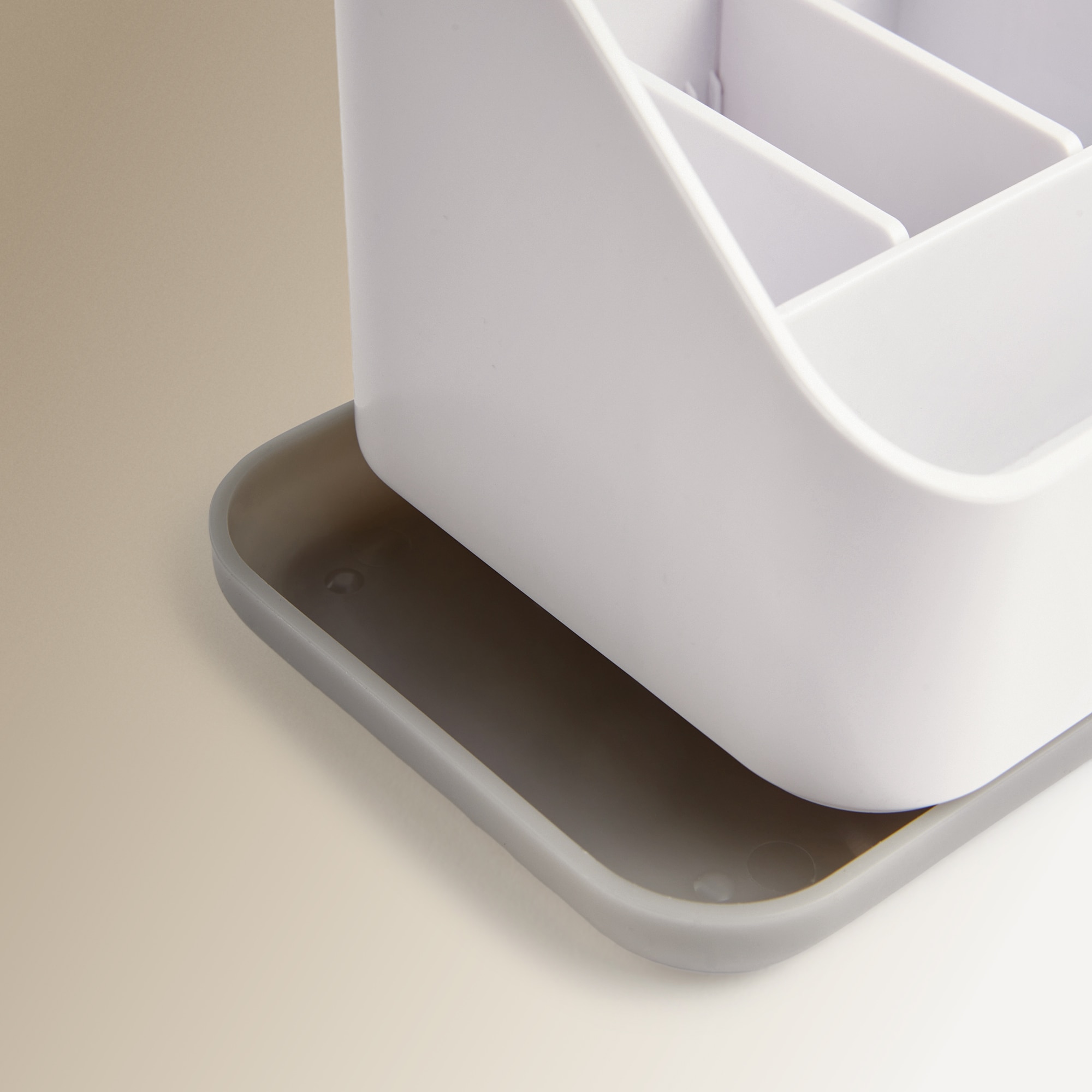 Porta utensilios de limpieza con bandeja extraíble El Corte Inglés Blanco-4