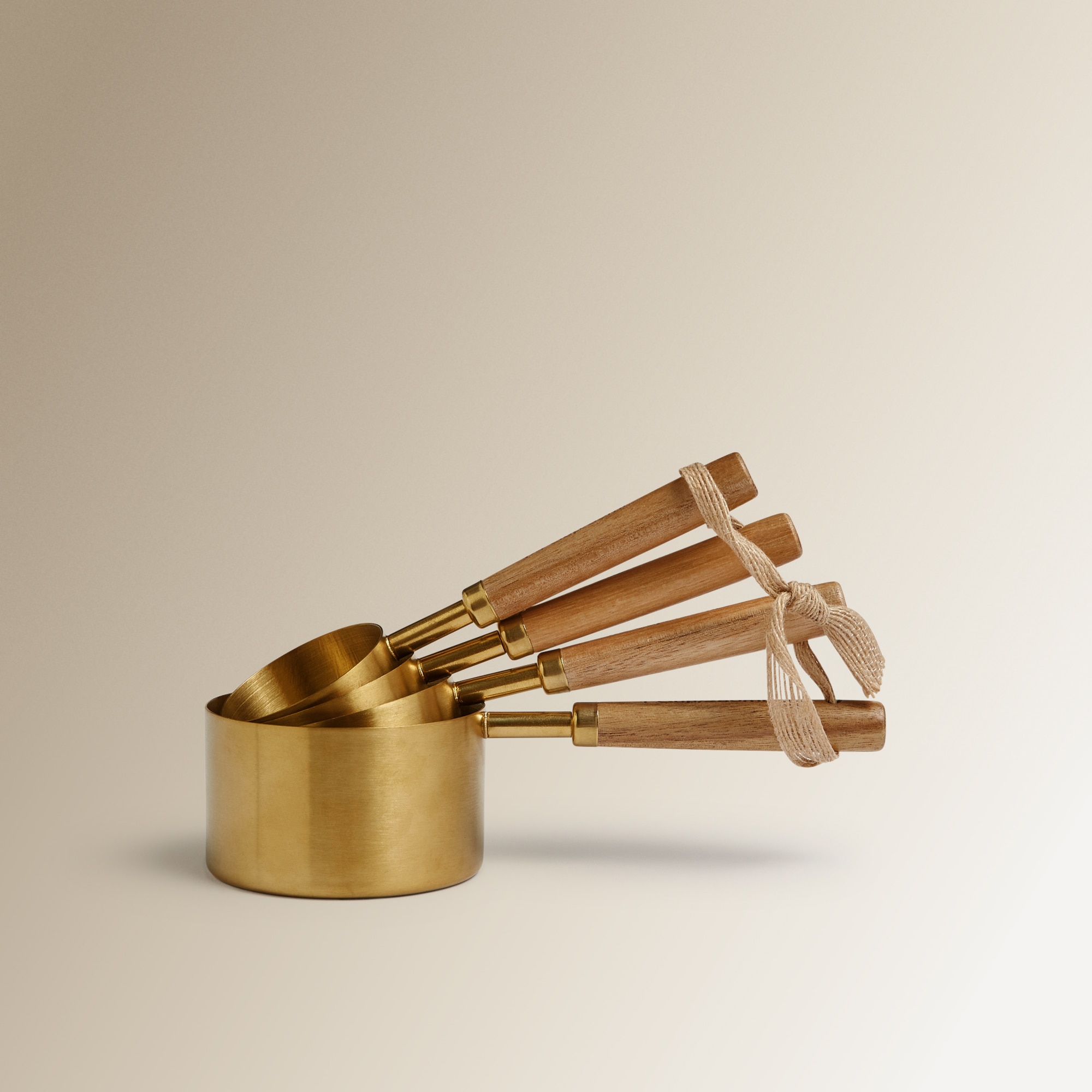 Conjunto de 4 Chávenas Medidoras de Aço e Madeira de Acácia Ouro-1