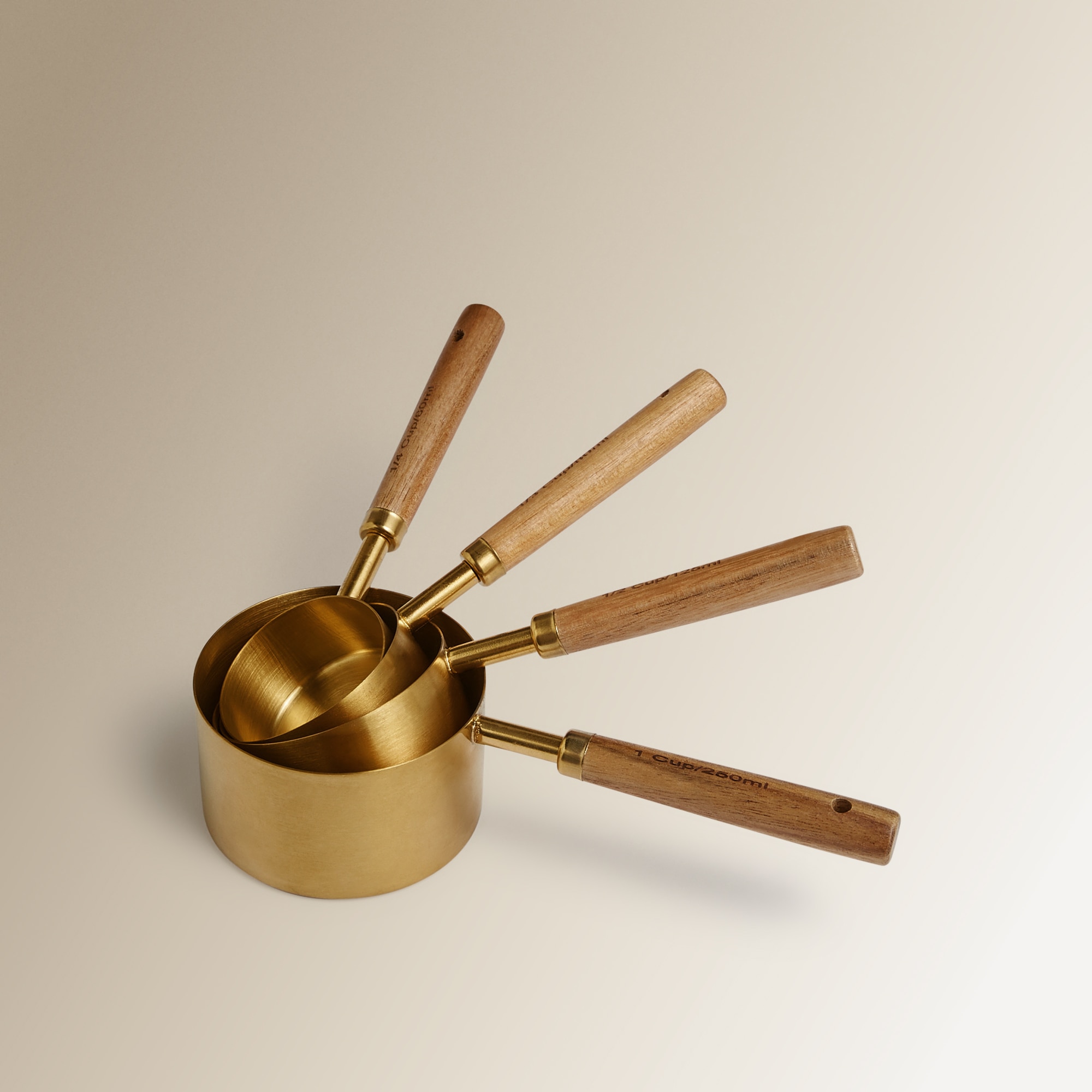 Conjunto de 4 Chávenas Medidoras de Aço e Madeira de Acácia Ouro-2
