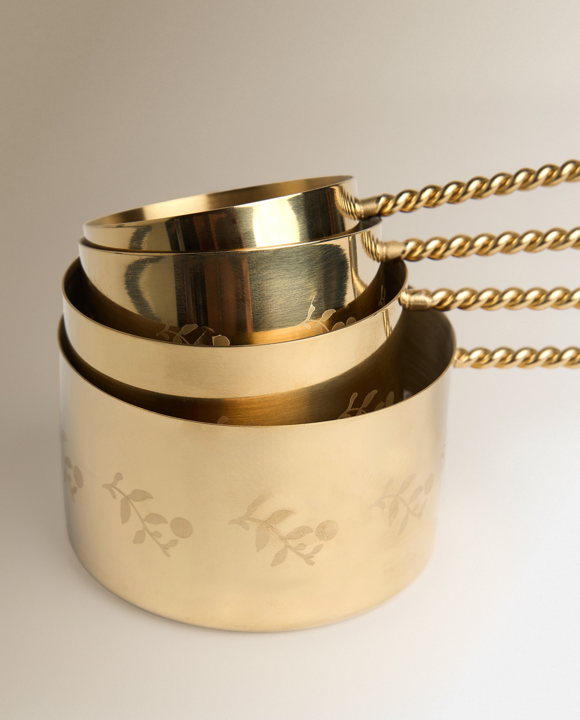 Imagen 2 de Set de 4 cucharas medidoras de metal doradas - Dorado Dorado