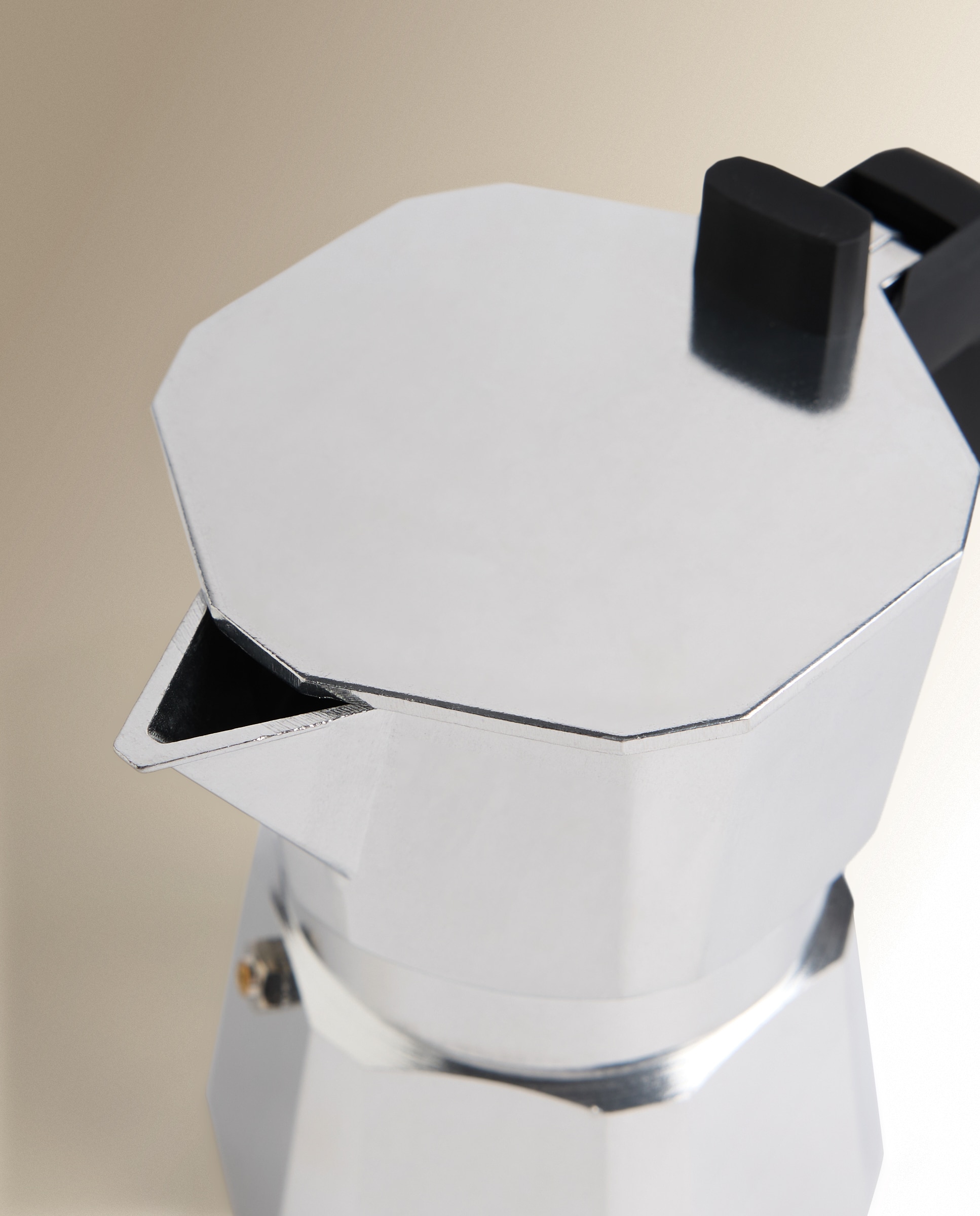 Cafetera italiana de aluminio Facetada - Gris 3 Tazas Gris-2